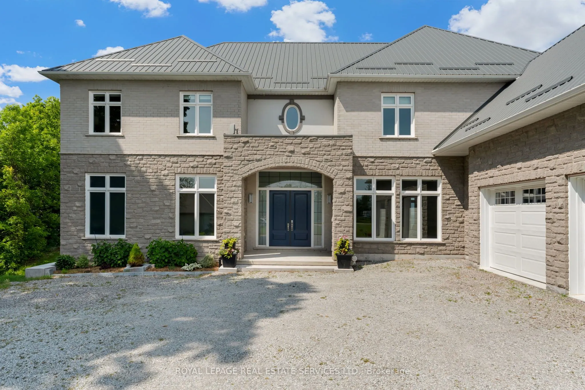 2581 North Service Road