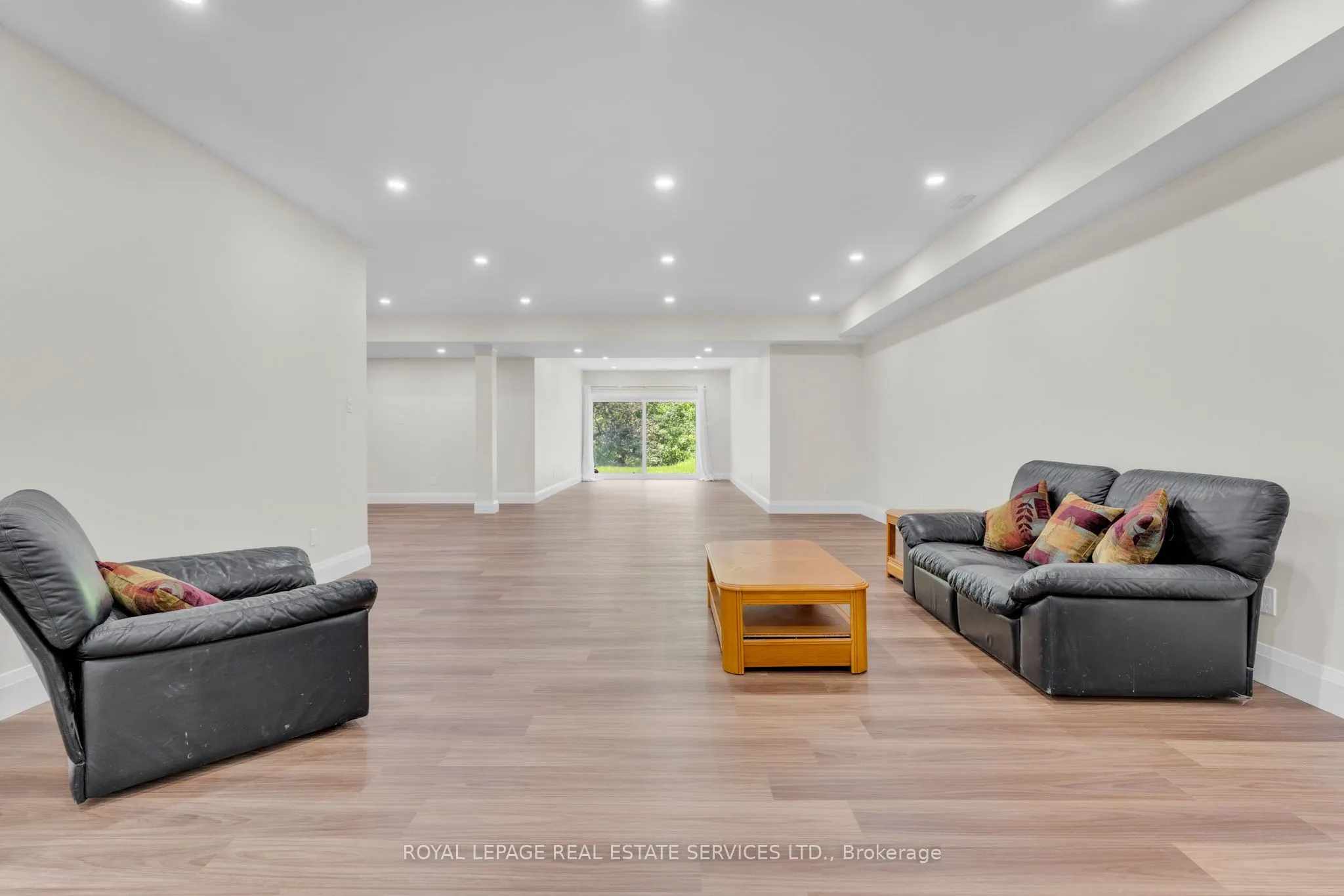 2581 North Service Road