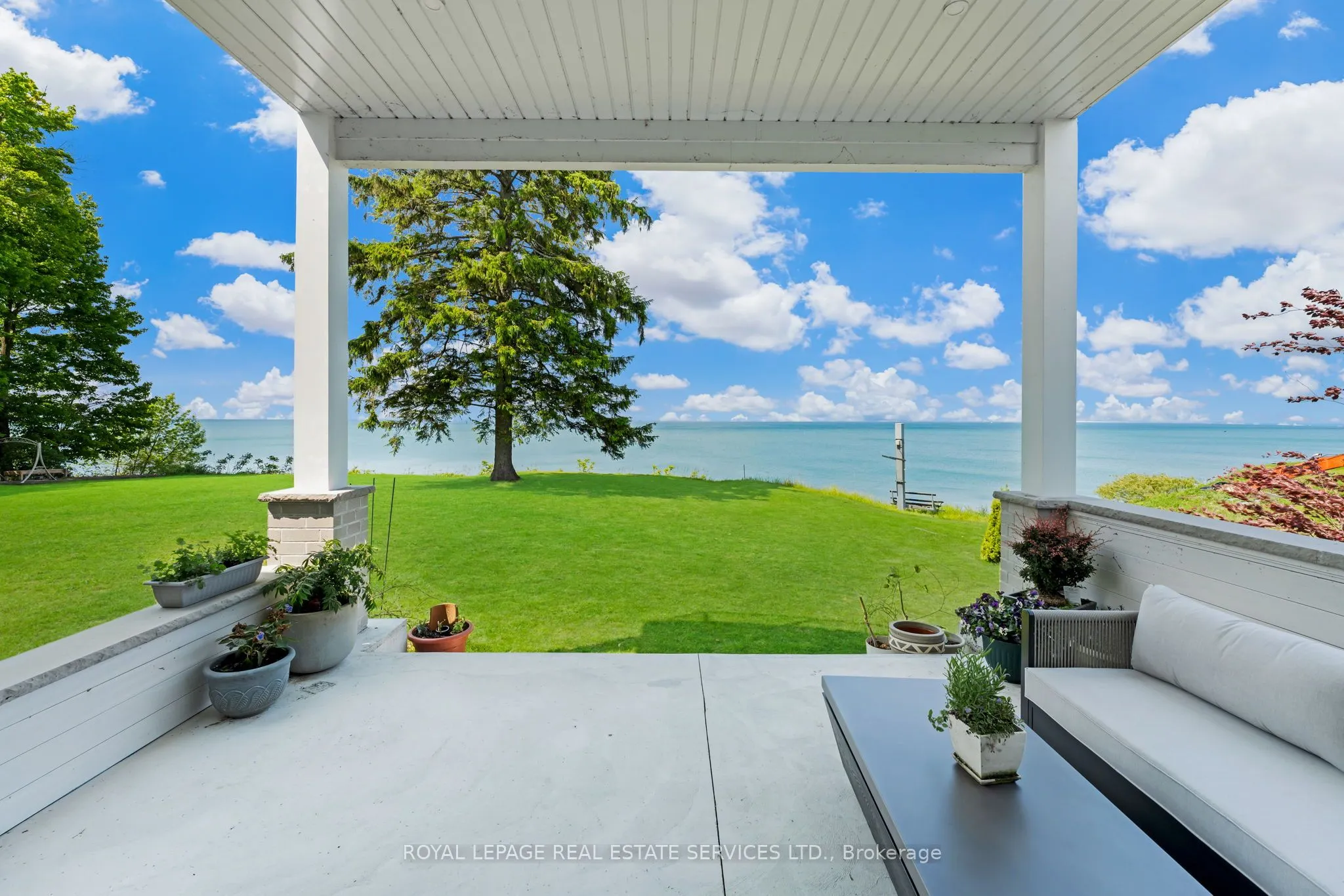2581 North Service Road