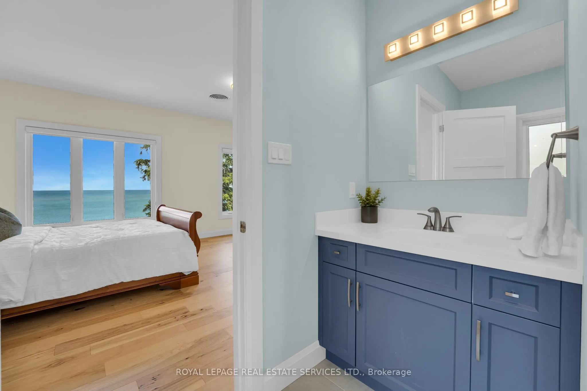 2581 North Service Road