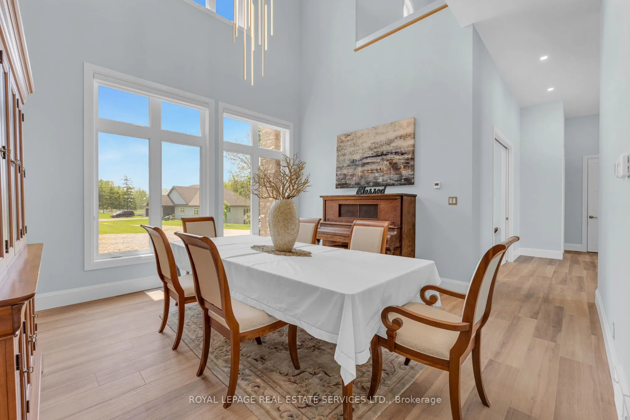 2581 North Service Road