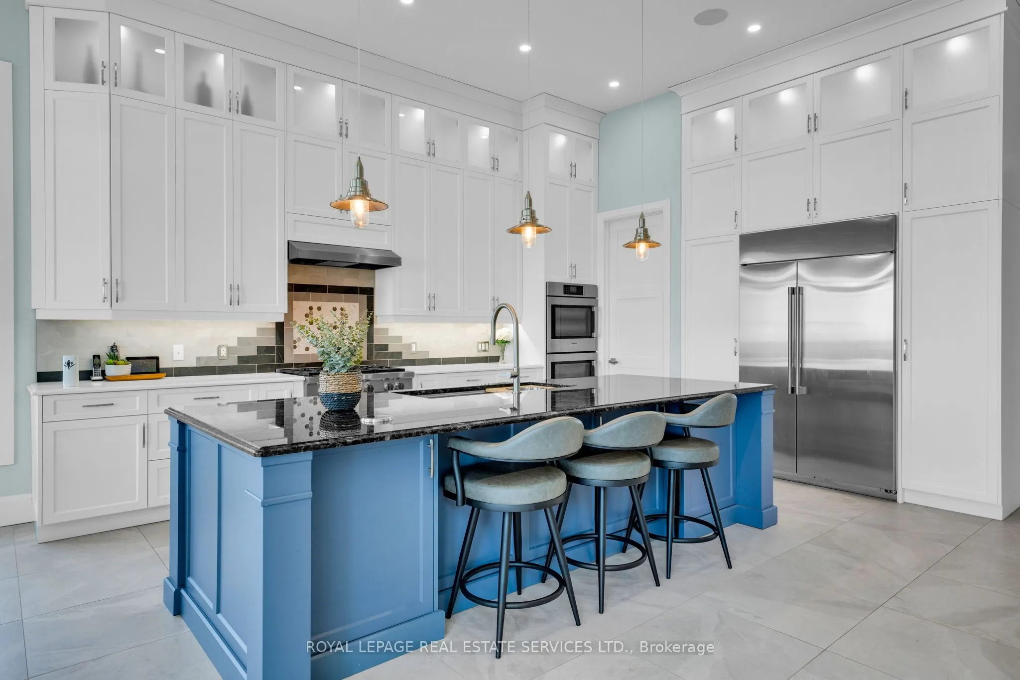 2581 North Service Road