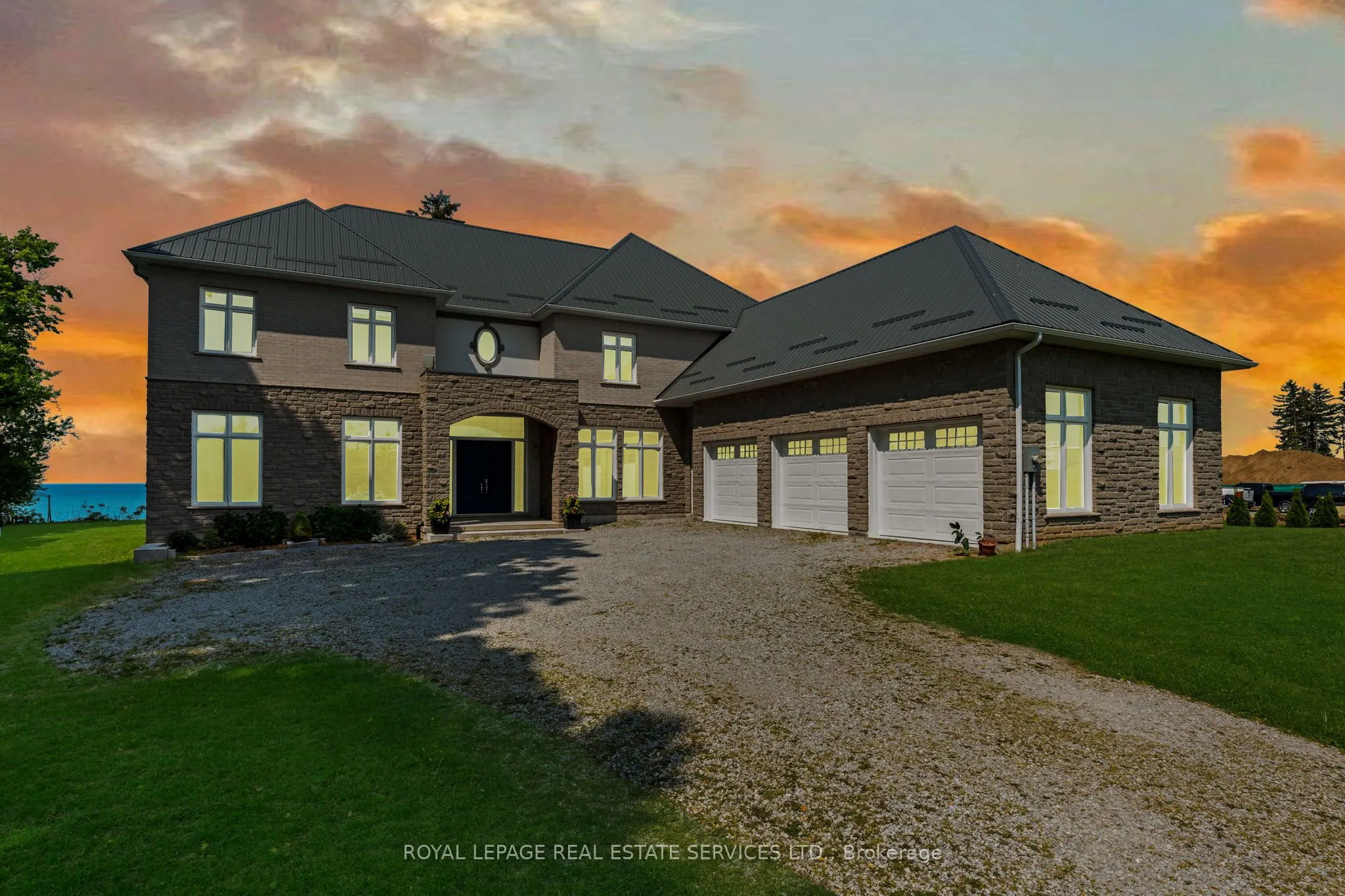 2581 North Service Road