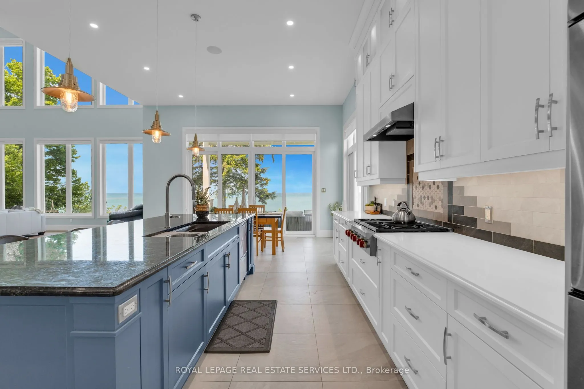 2581 North Service Road