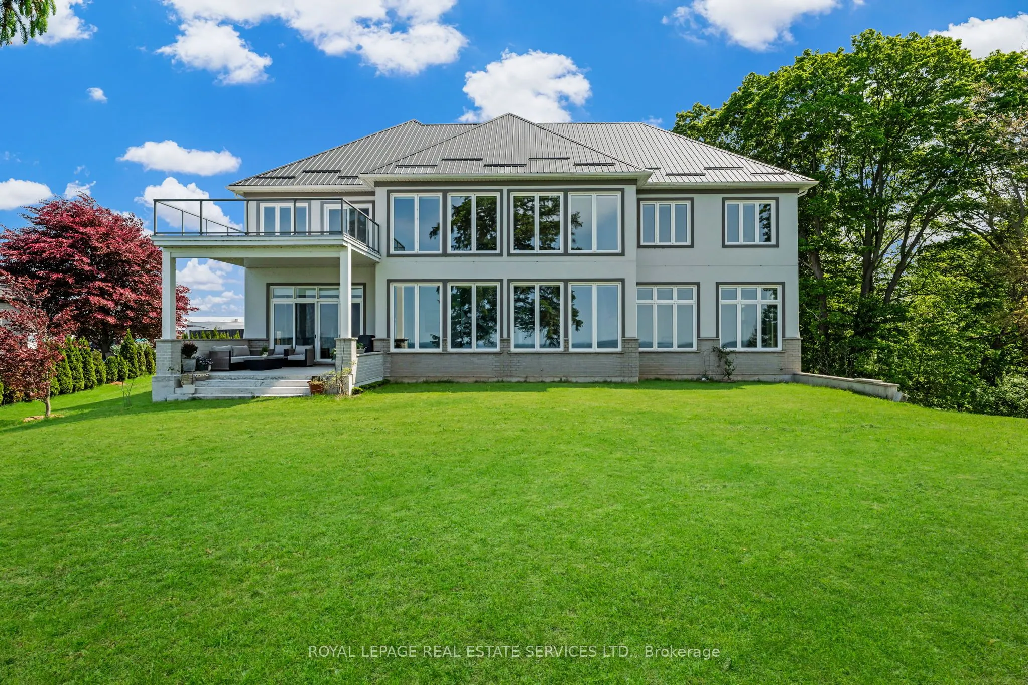 2581 North Service Road