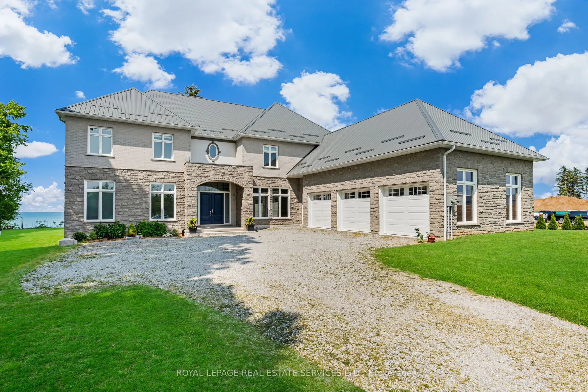 2581 North Service Road