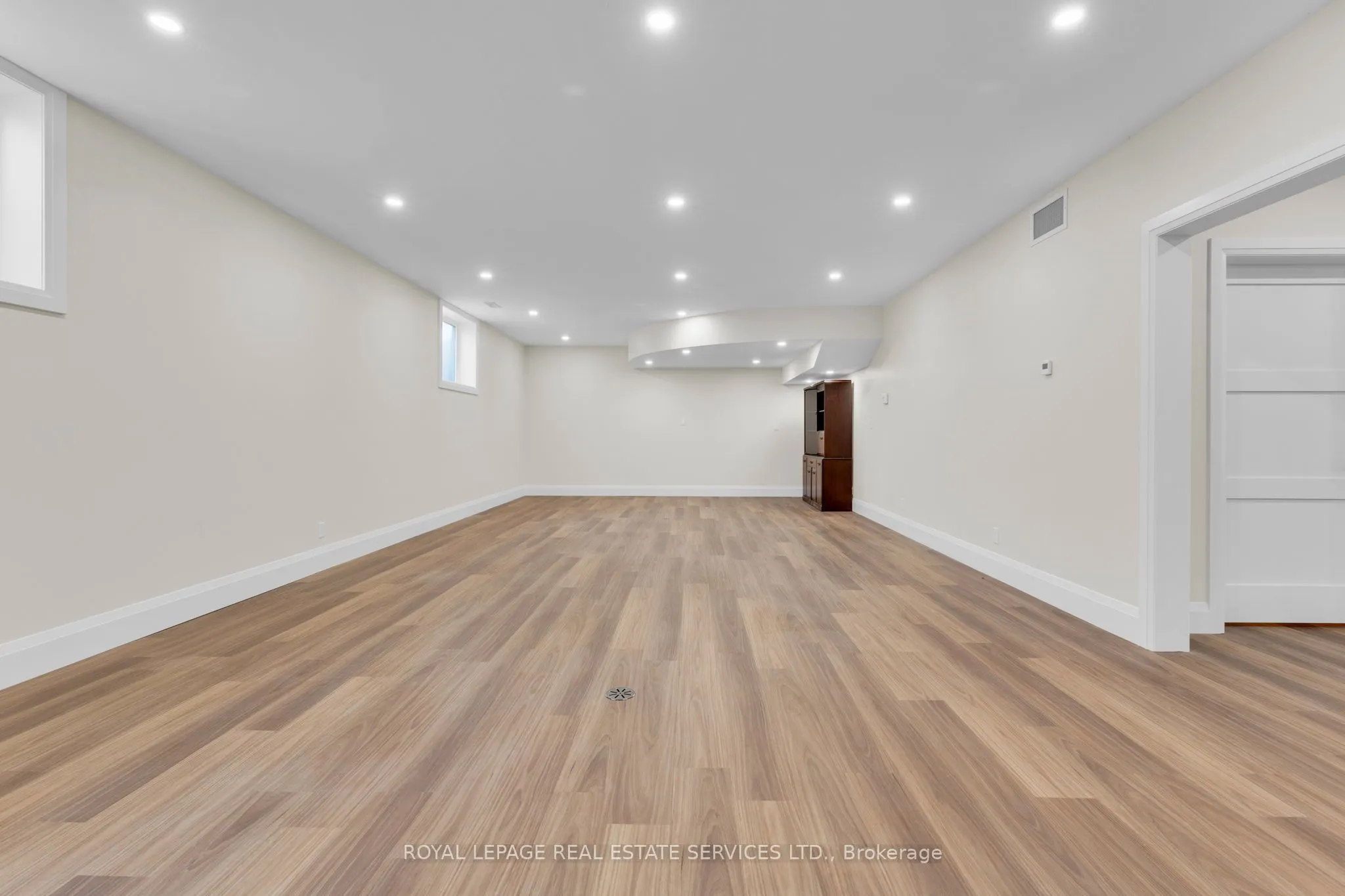 2581 North Service Road