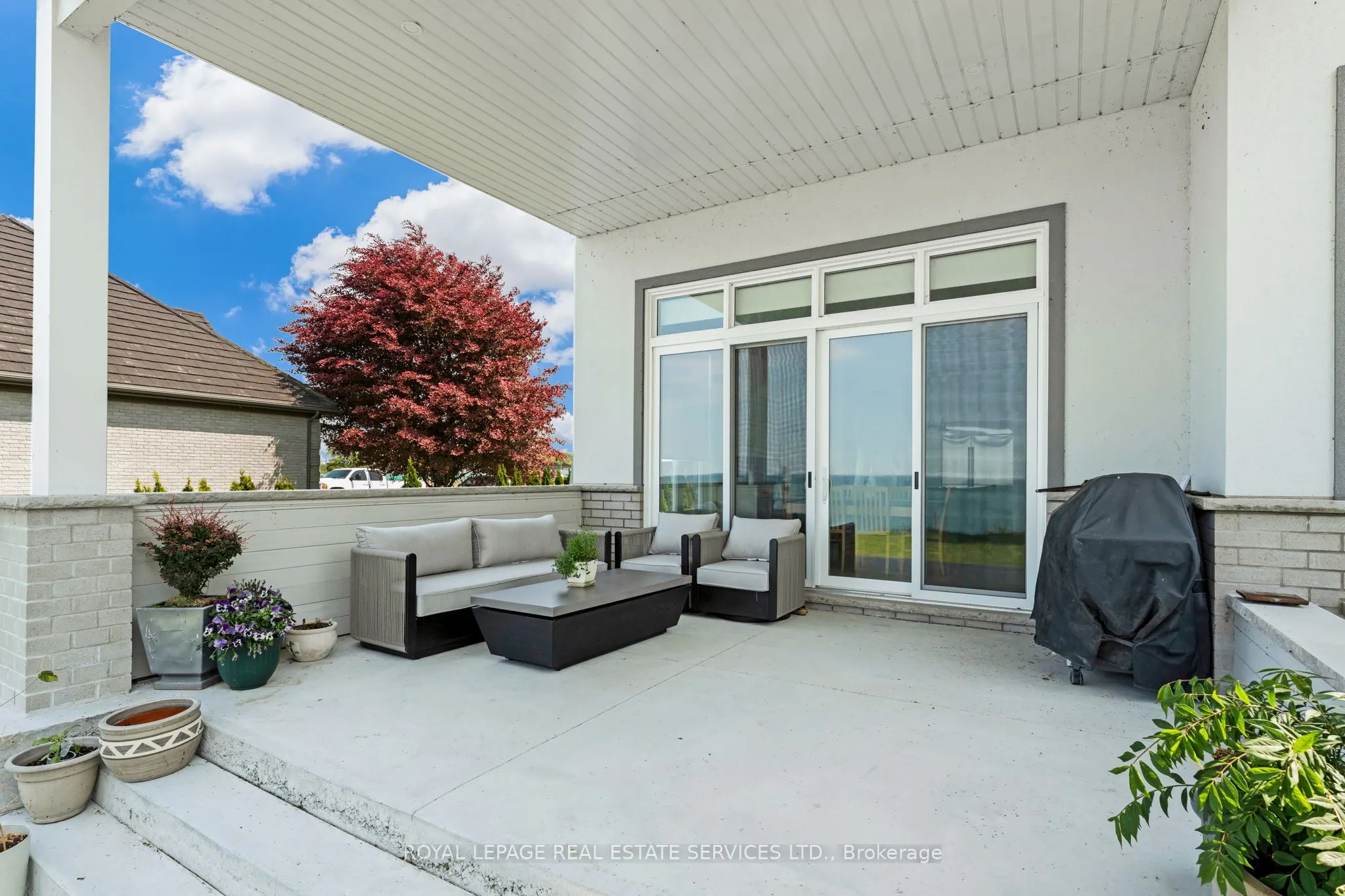 2581 North Service Road