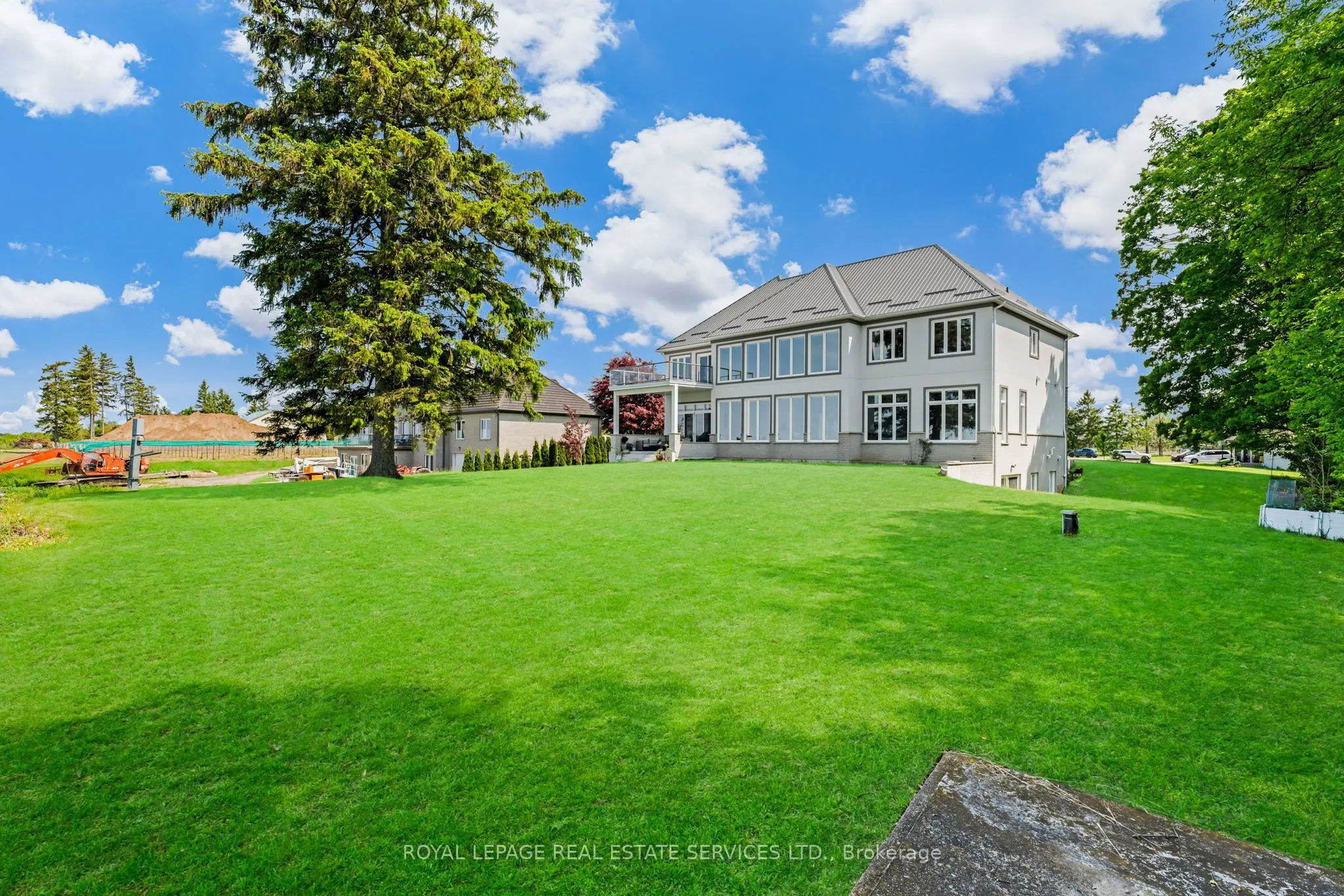 2581 North Service Road
