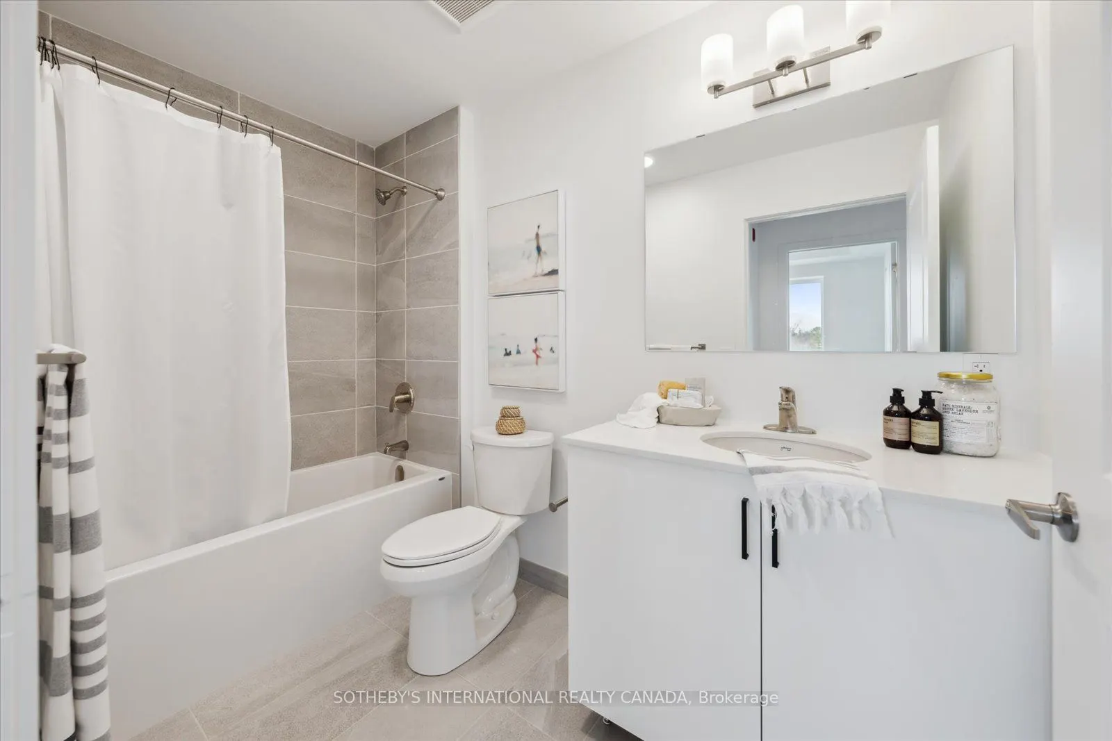 19B West Street N, #404