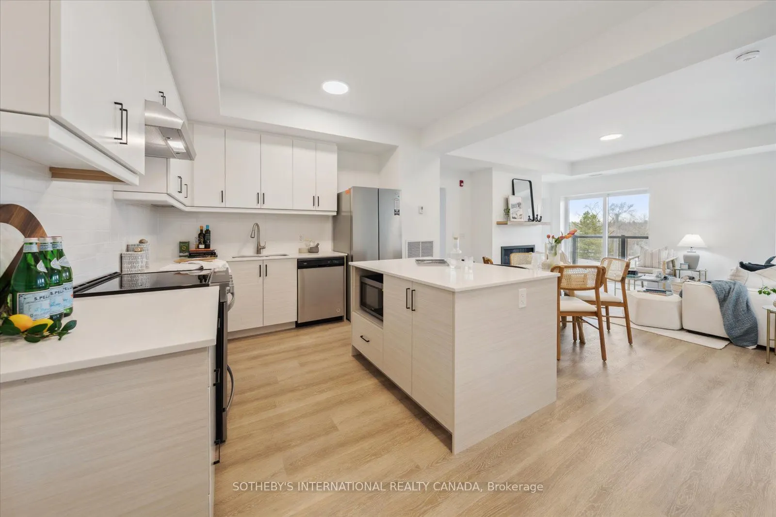 19B West Street N, #404