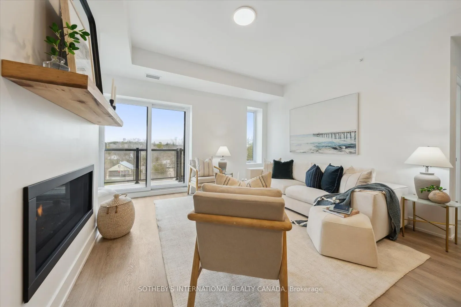 19B West Street N, #404