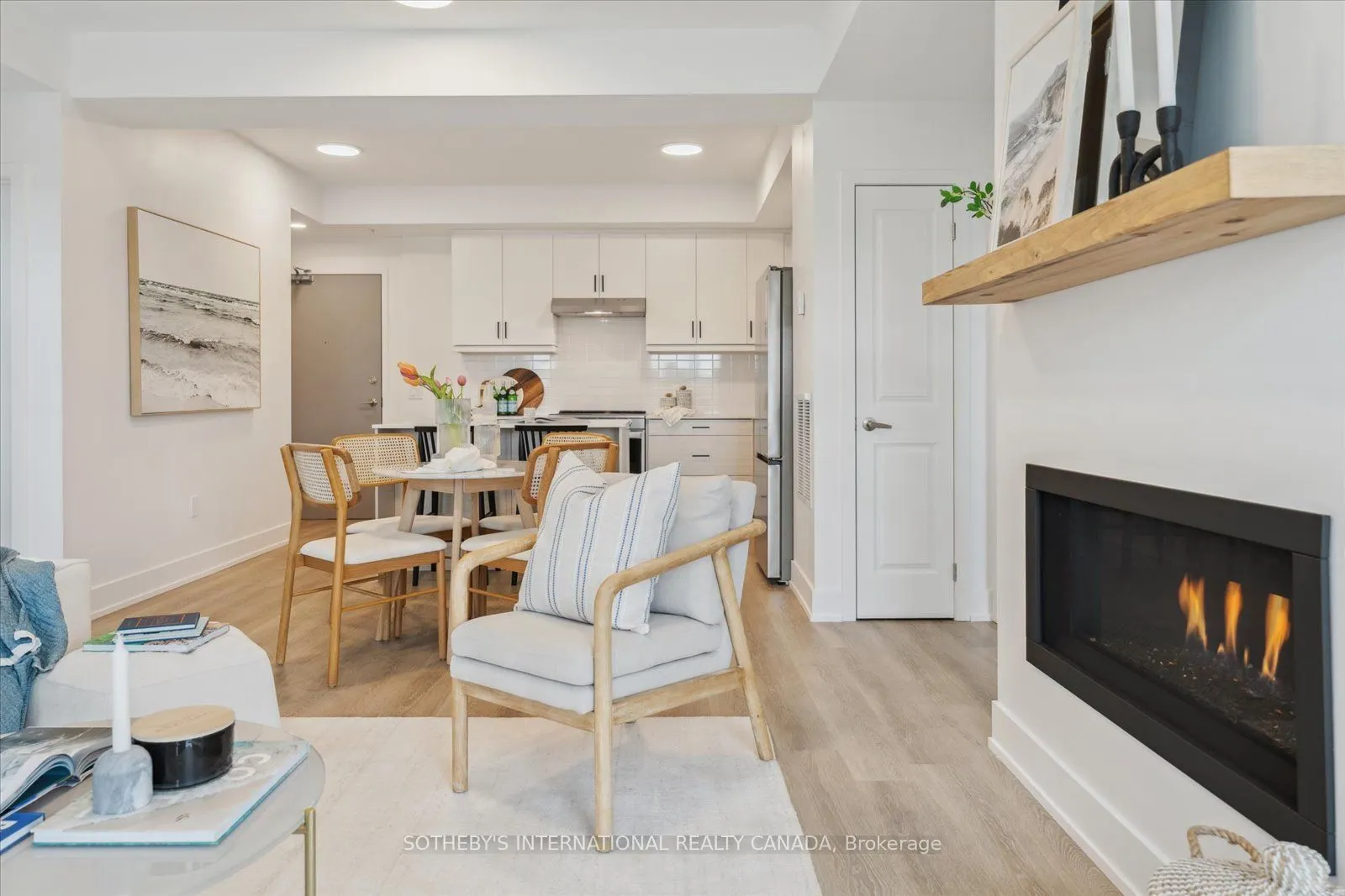 19B West Street N, #404