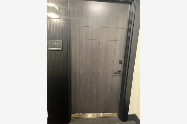 145 Columbia Street W