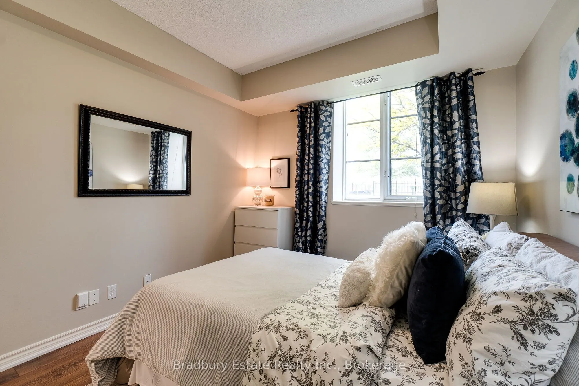 262 Dundas Street E, #105