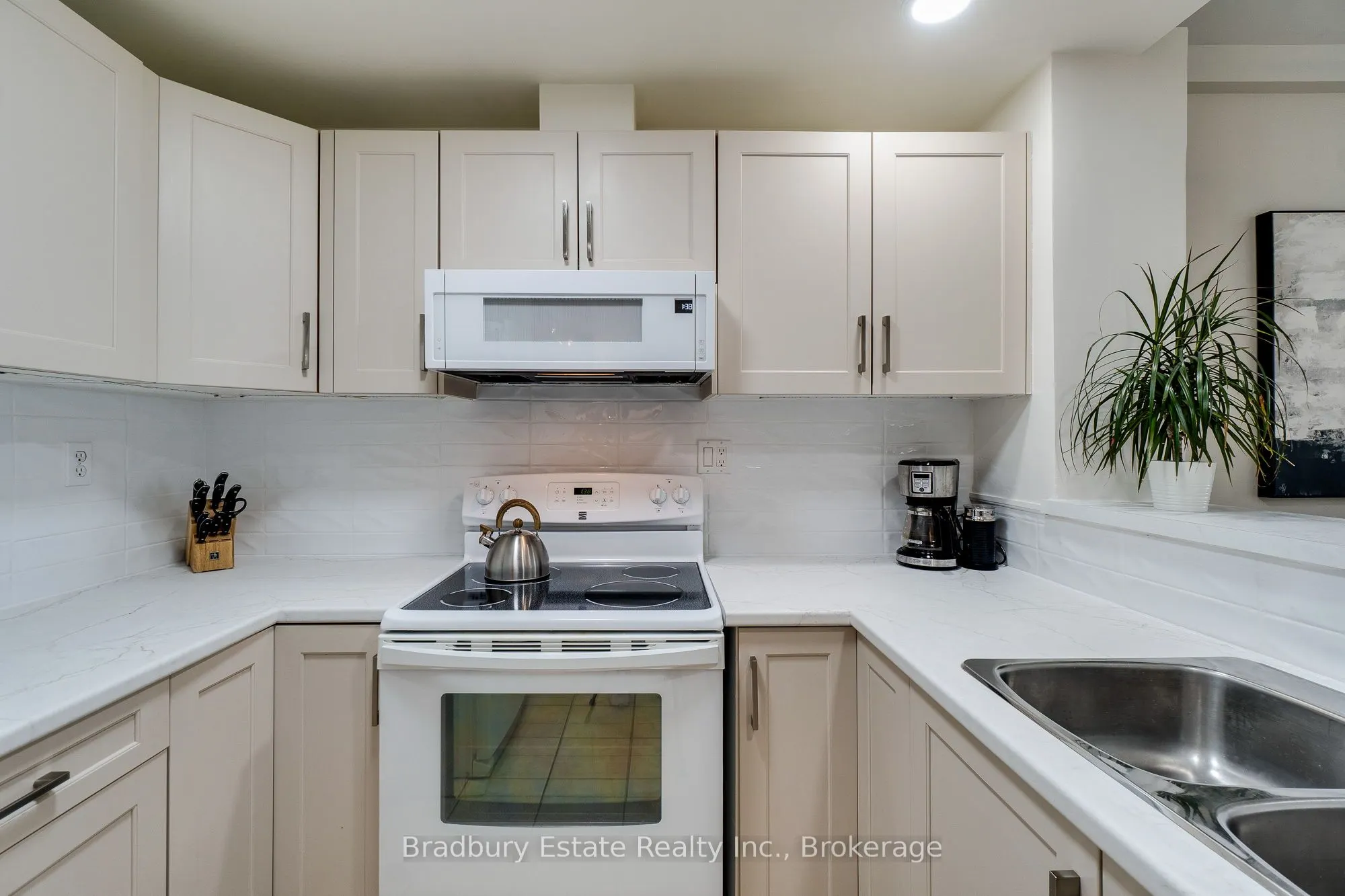 262 Dundas Street E, #105