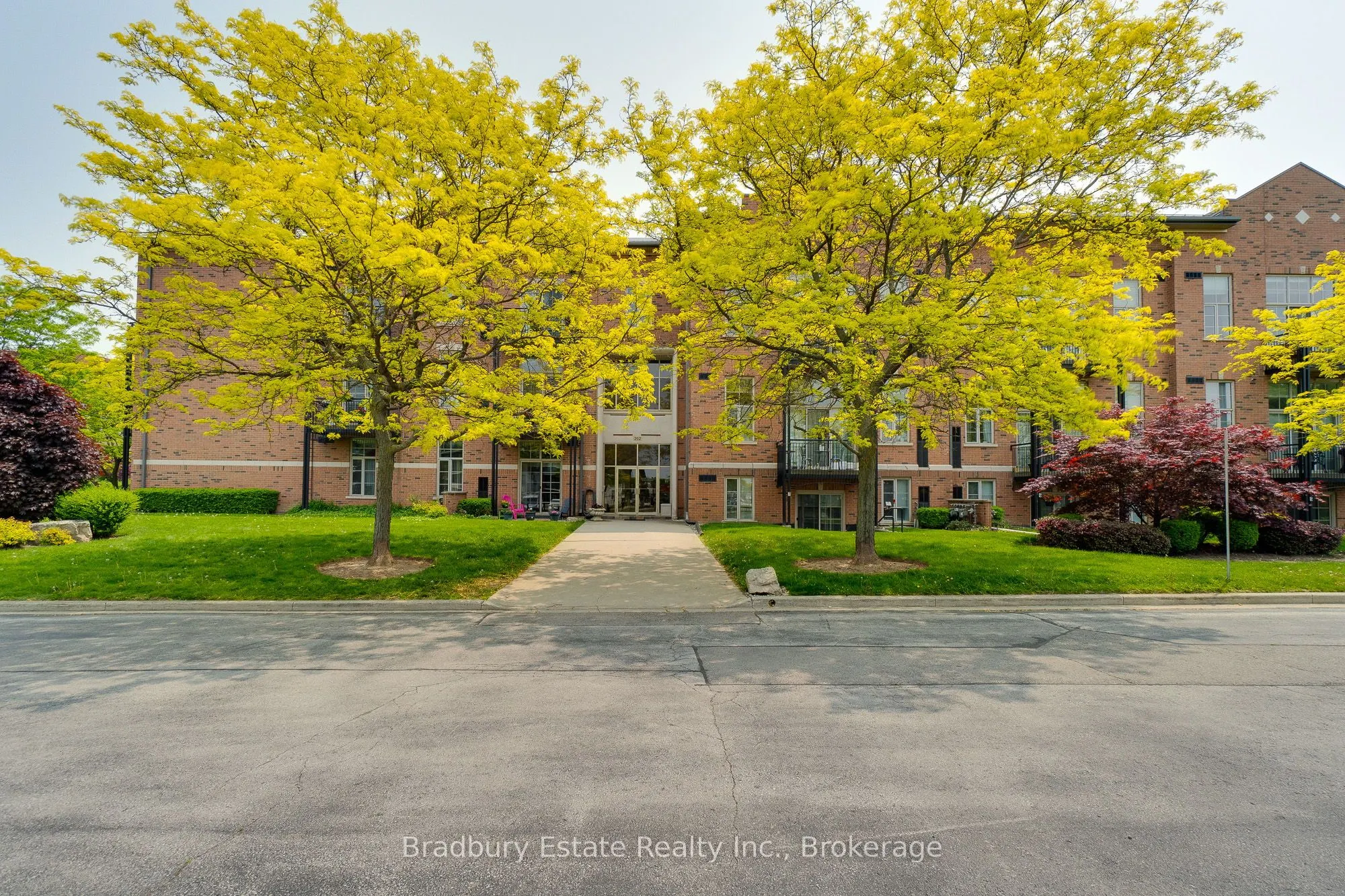 262 Dundas Street E, #105