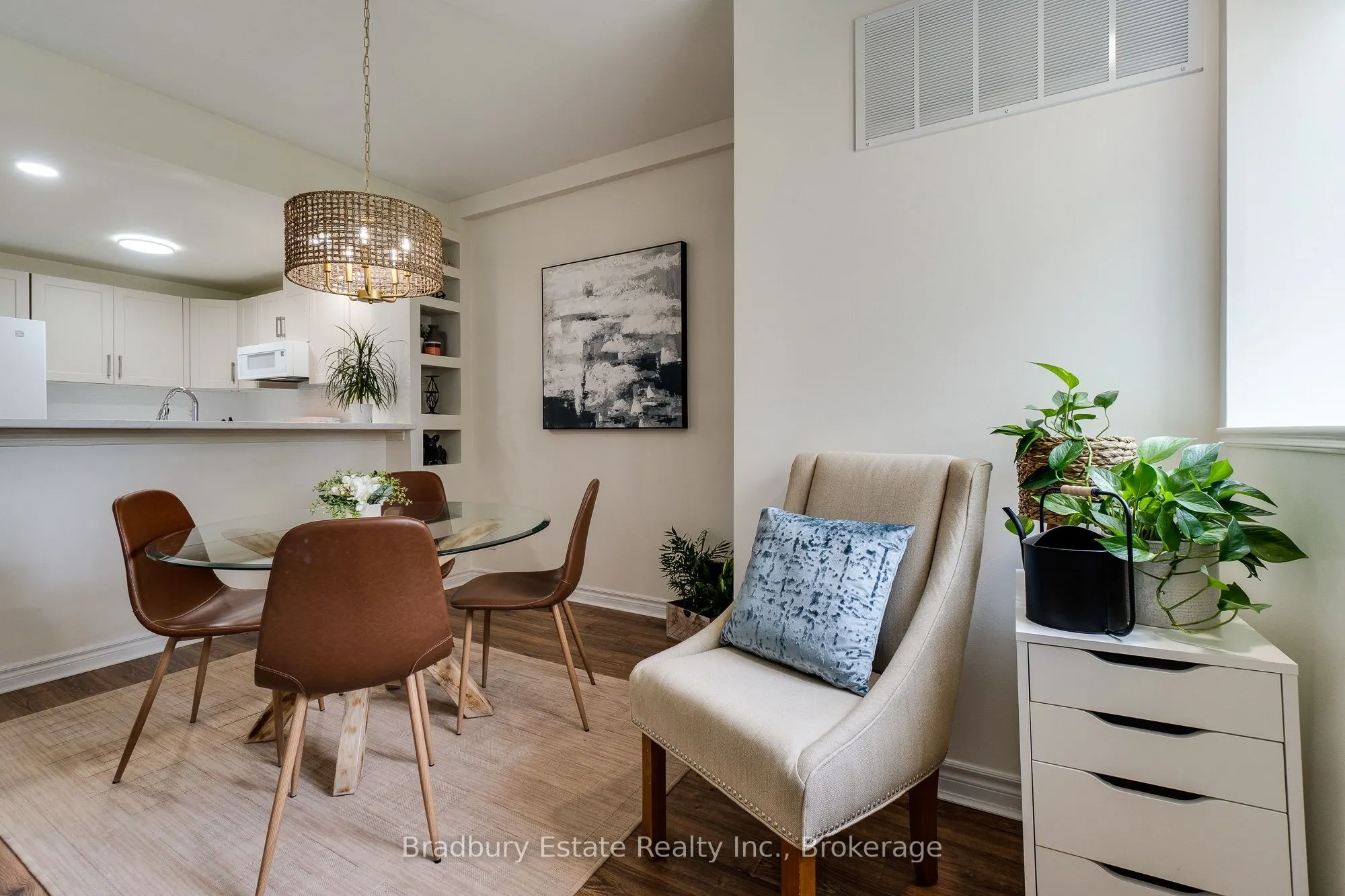262 Dundas Street E, #105