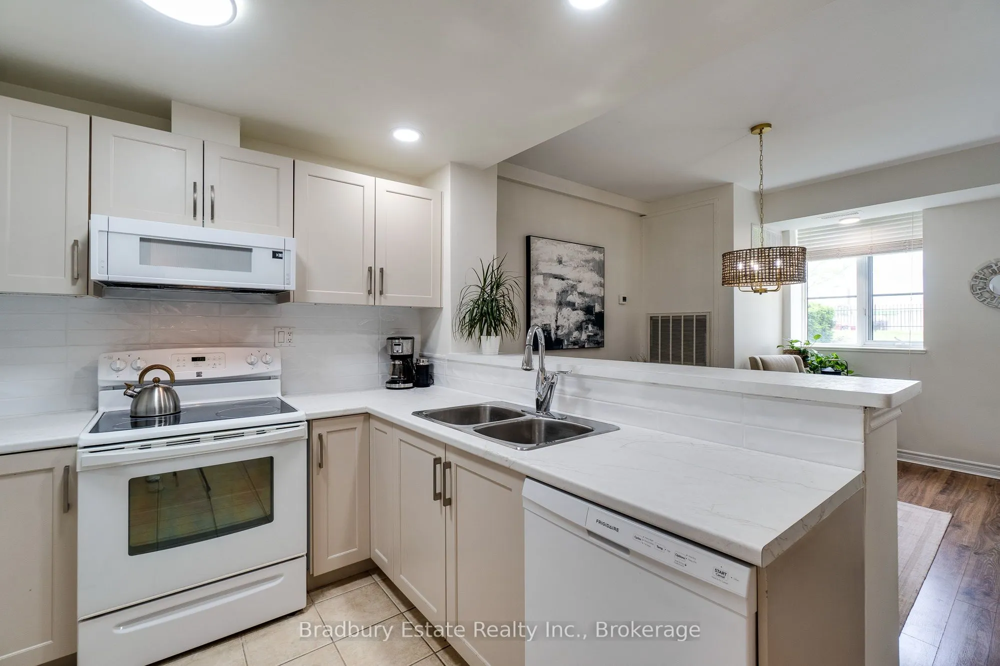 262 Dundas Street E, #105