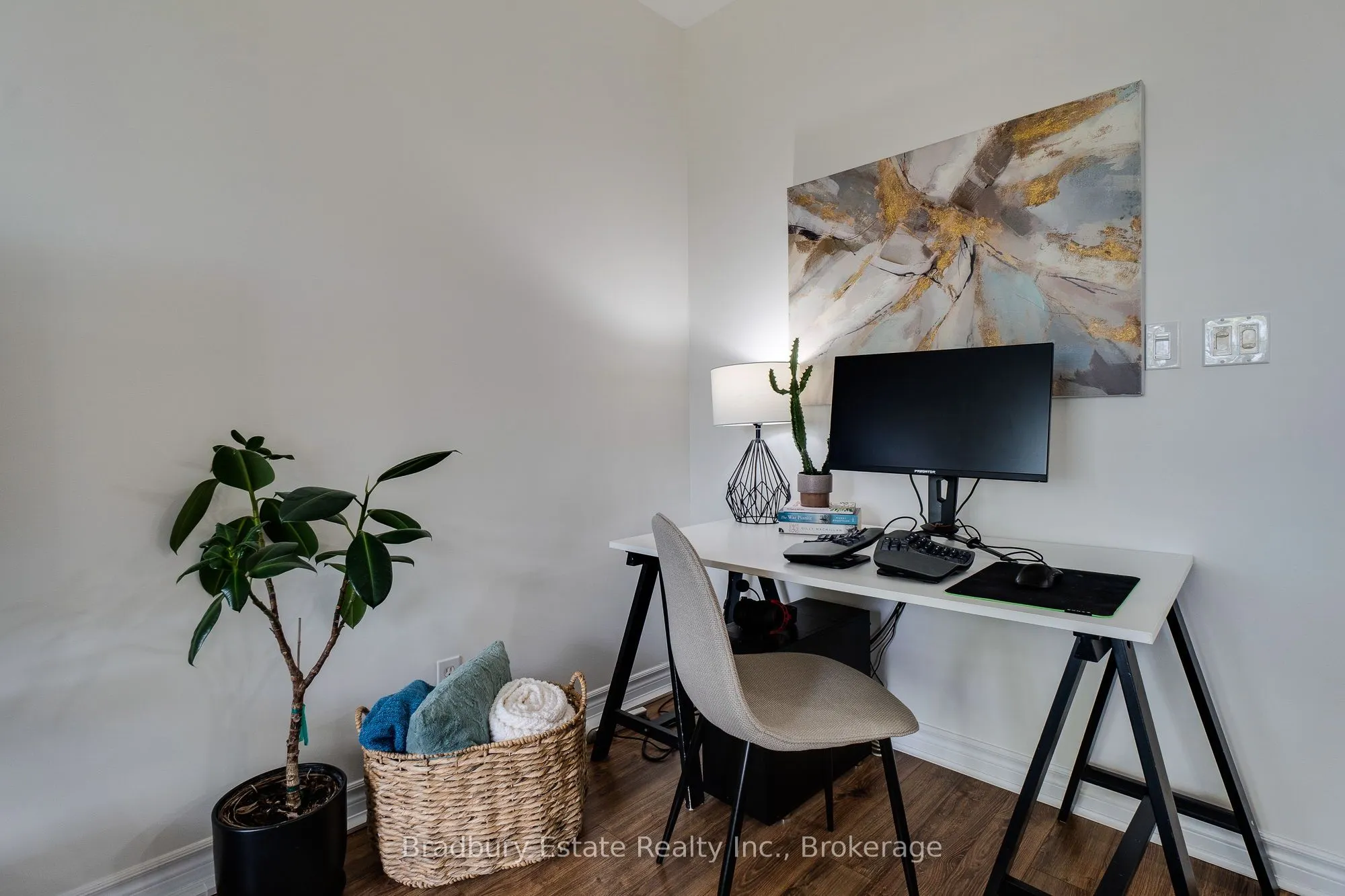 262 Dundas Street E, #105