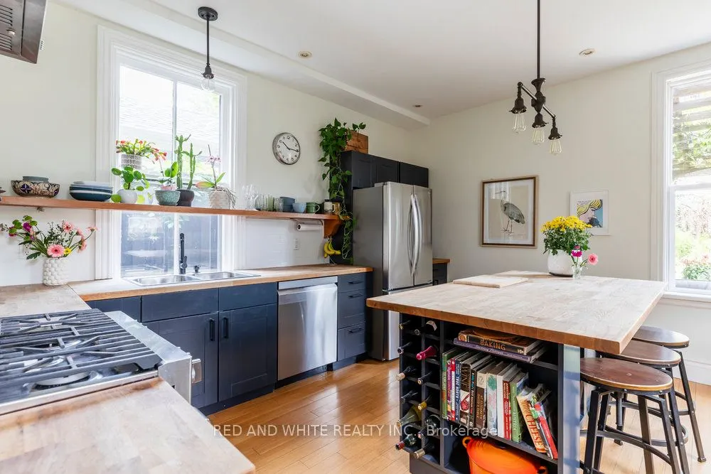 115 Locke Street N