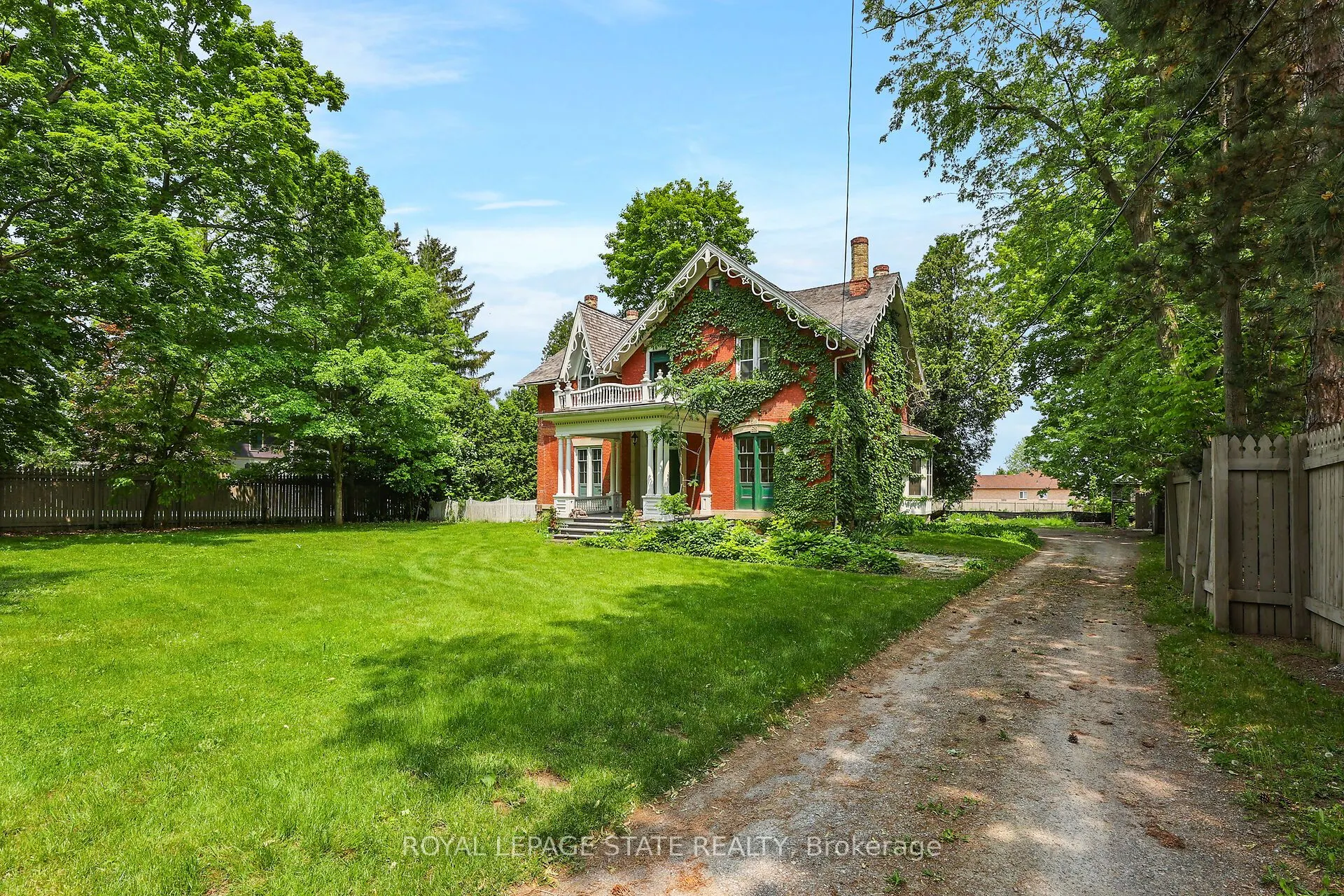 262 Main Street W