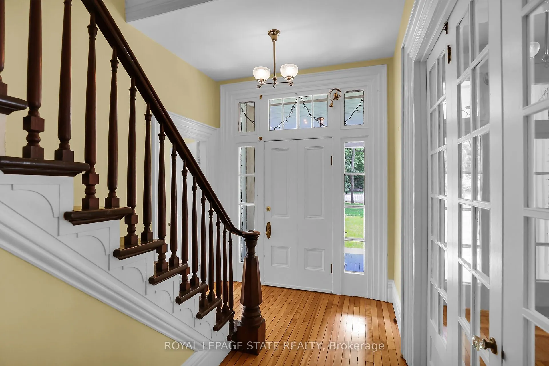 262 Main Street W