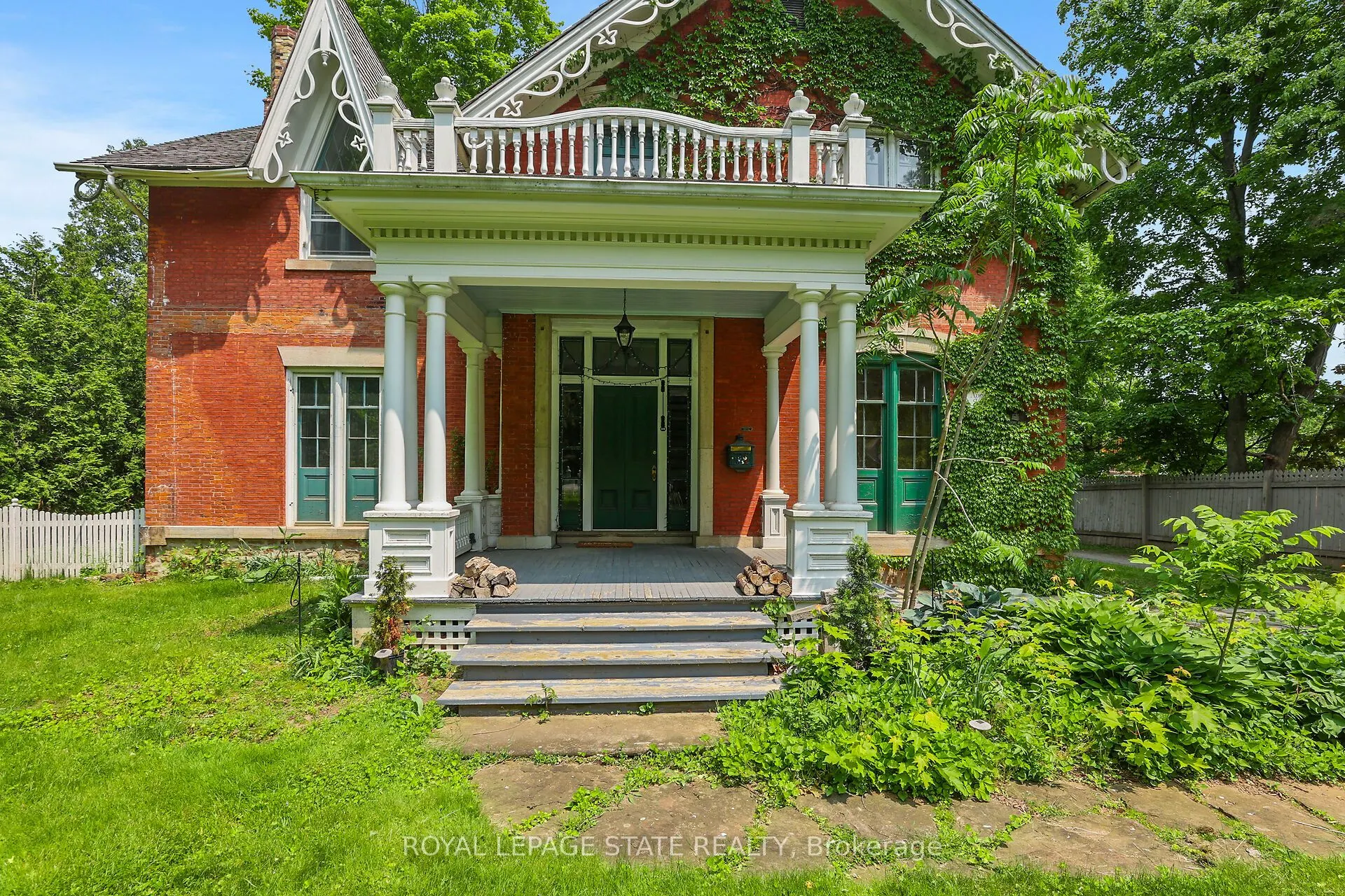 262 Main Street W