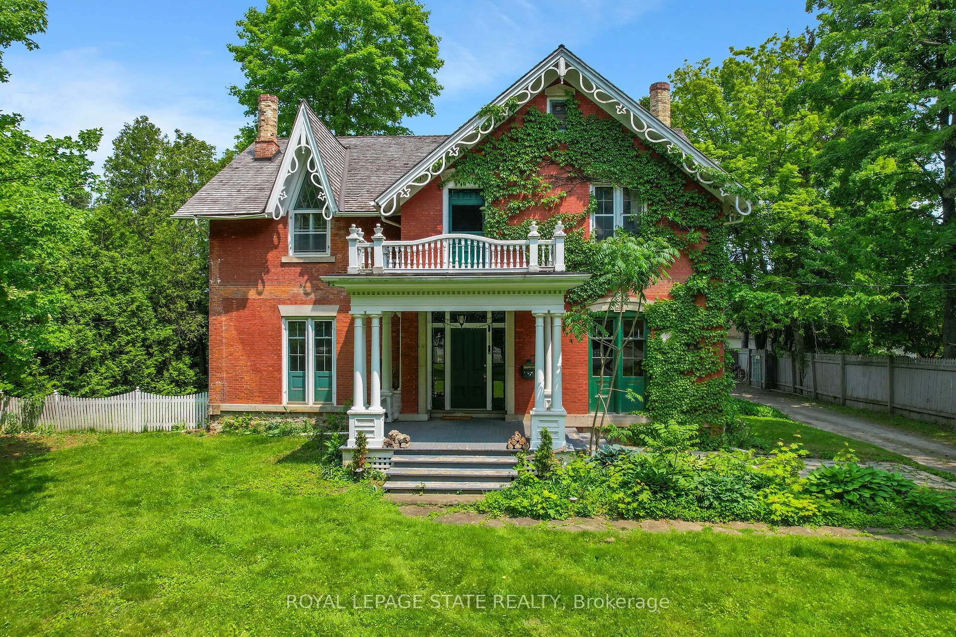 262 Main Street W