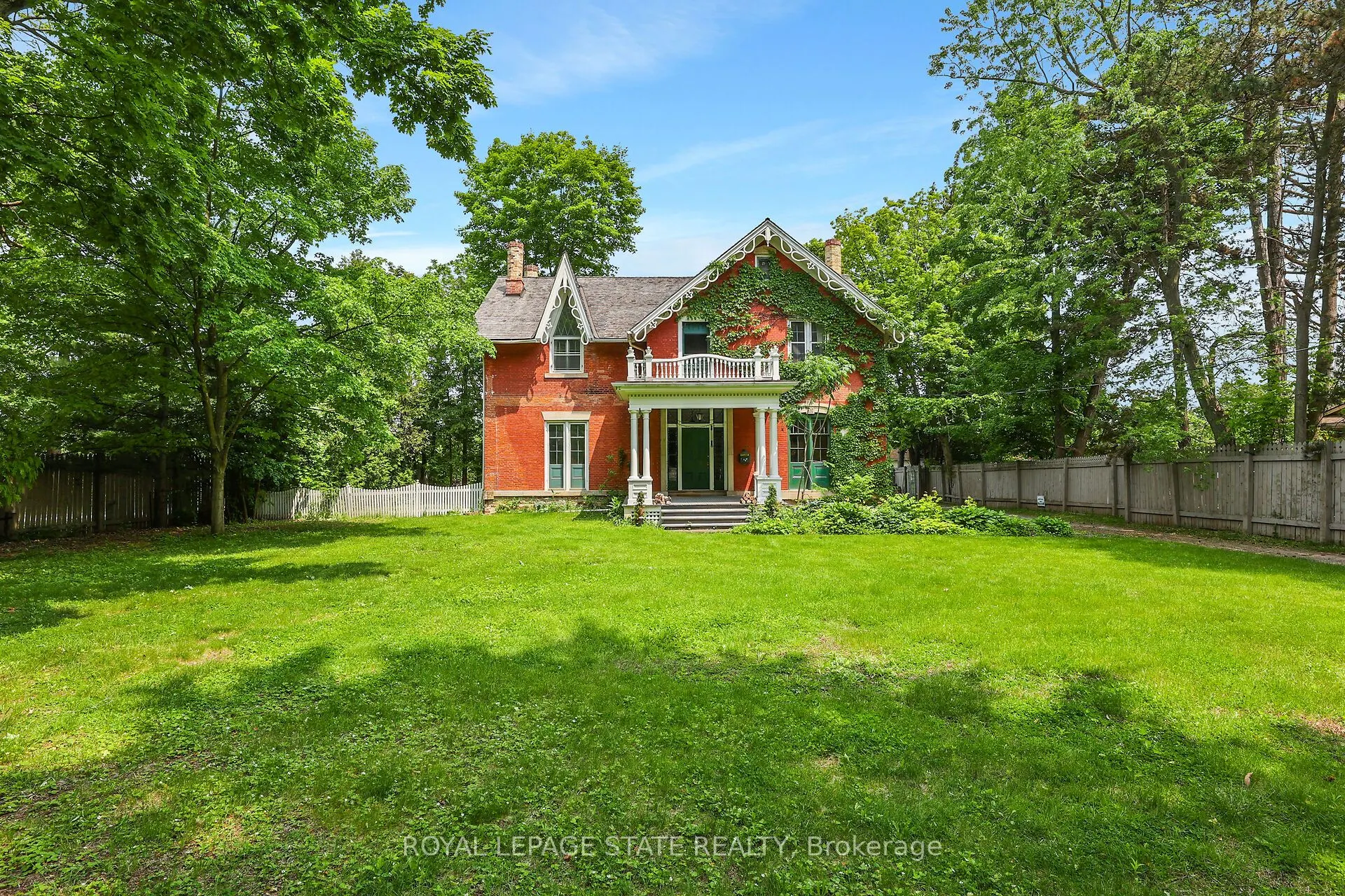 262 Main Street W