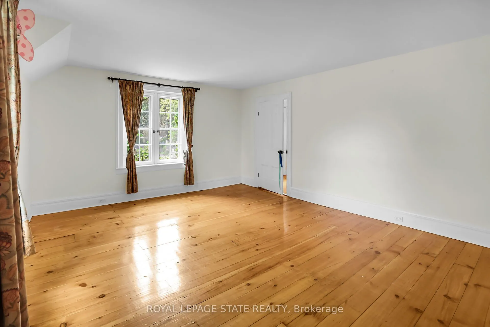 262 Main Street W