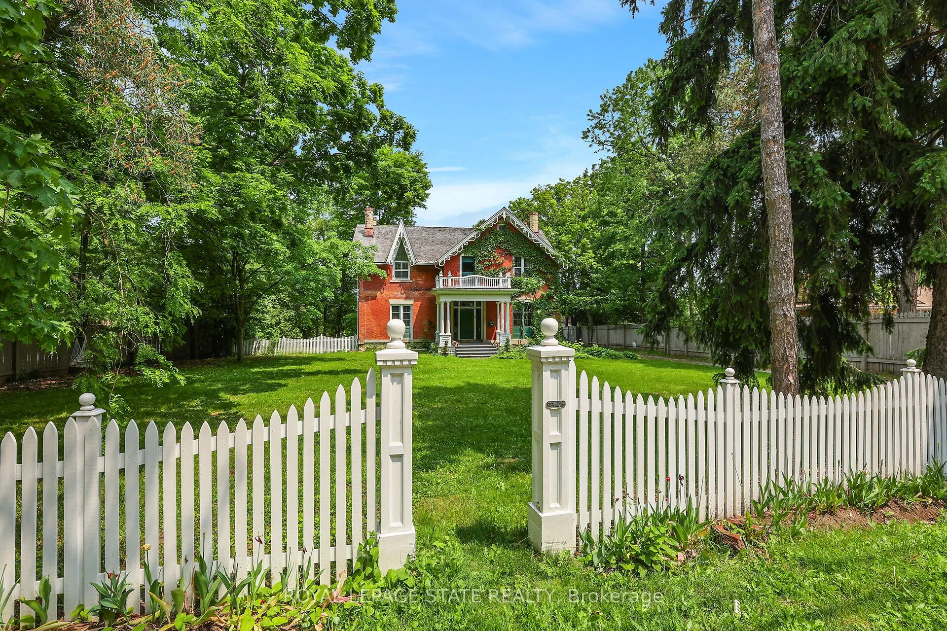 262 Main Street W