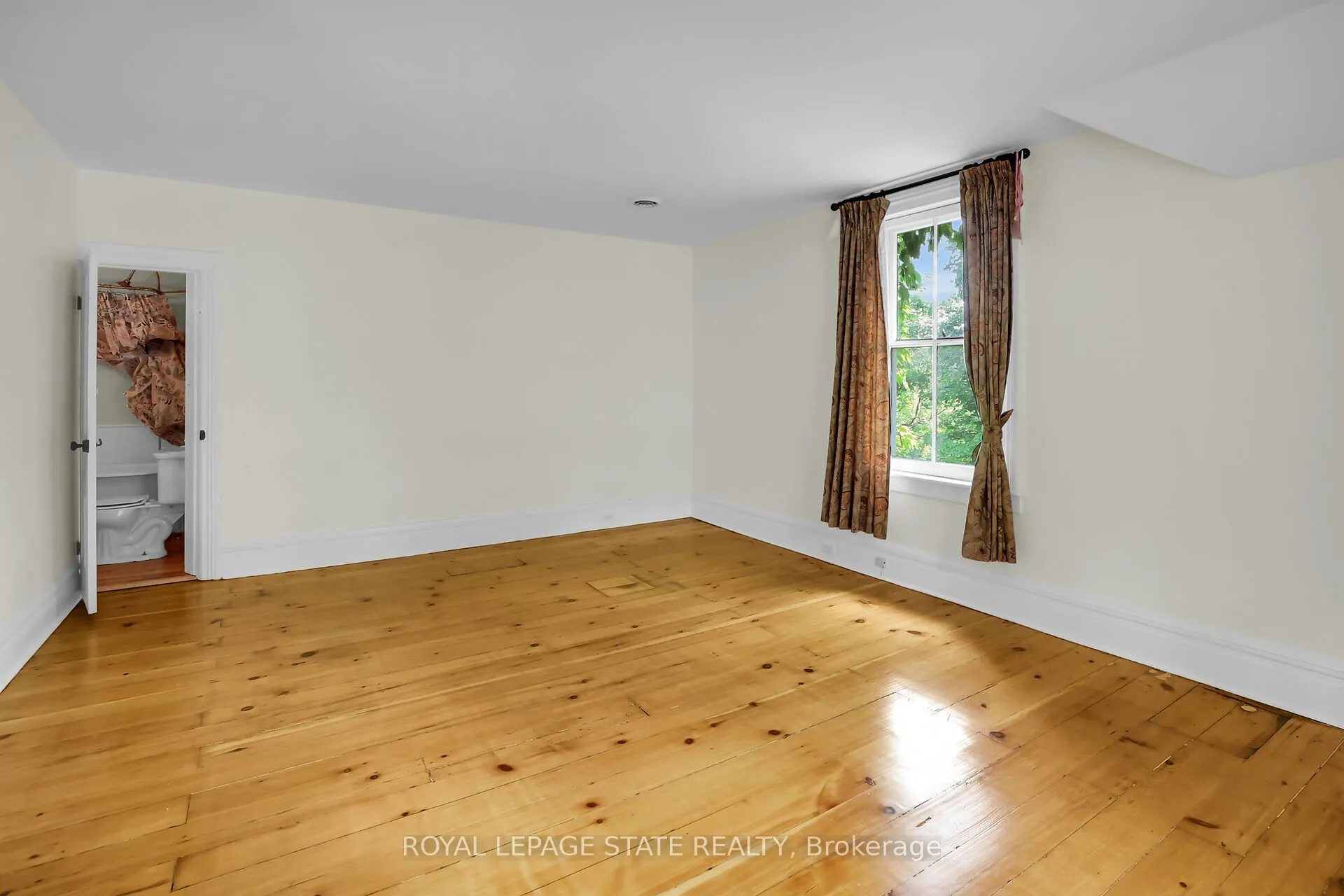 262 Main Street W