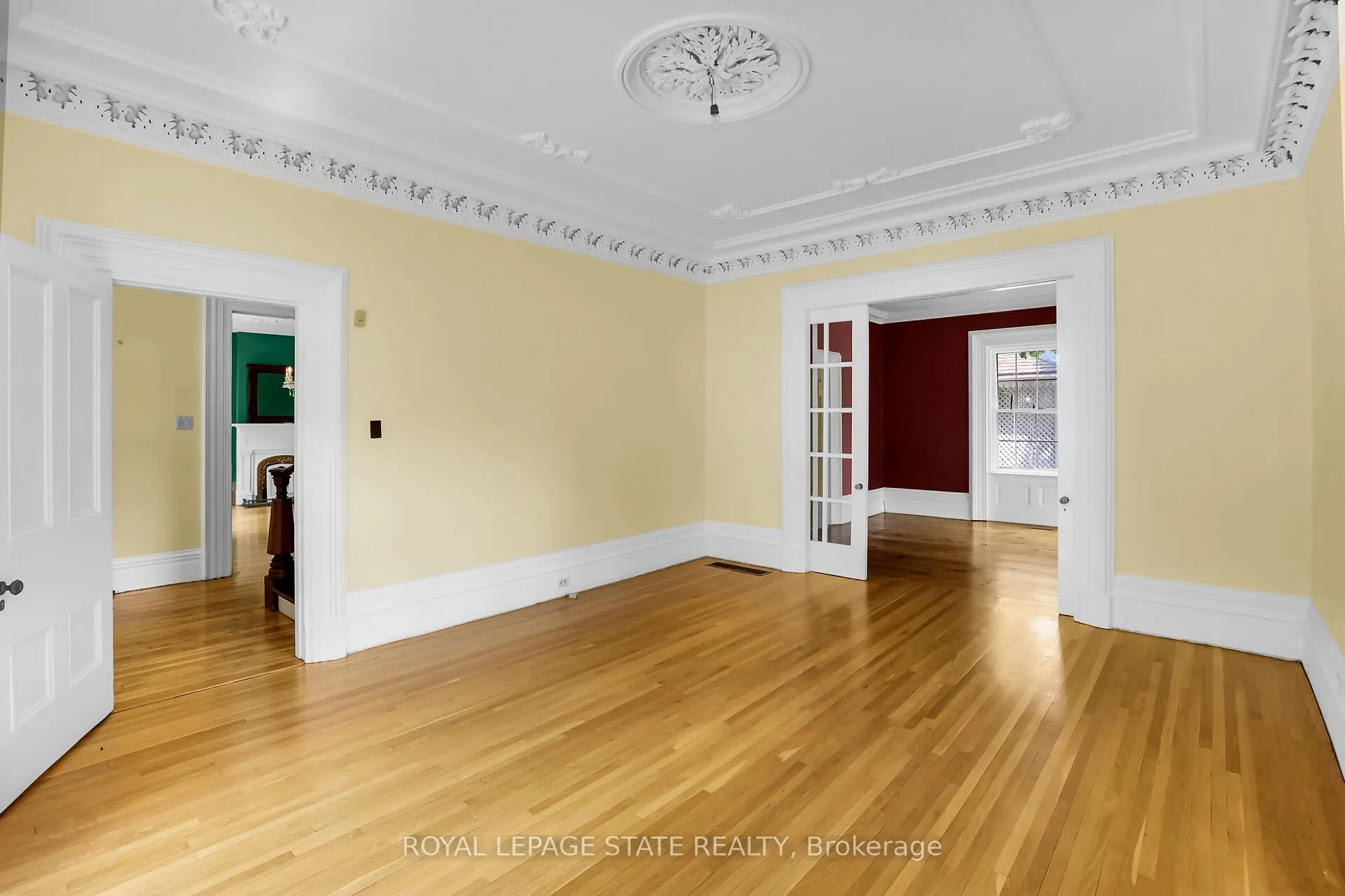 262 Main Street W