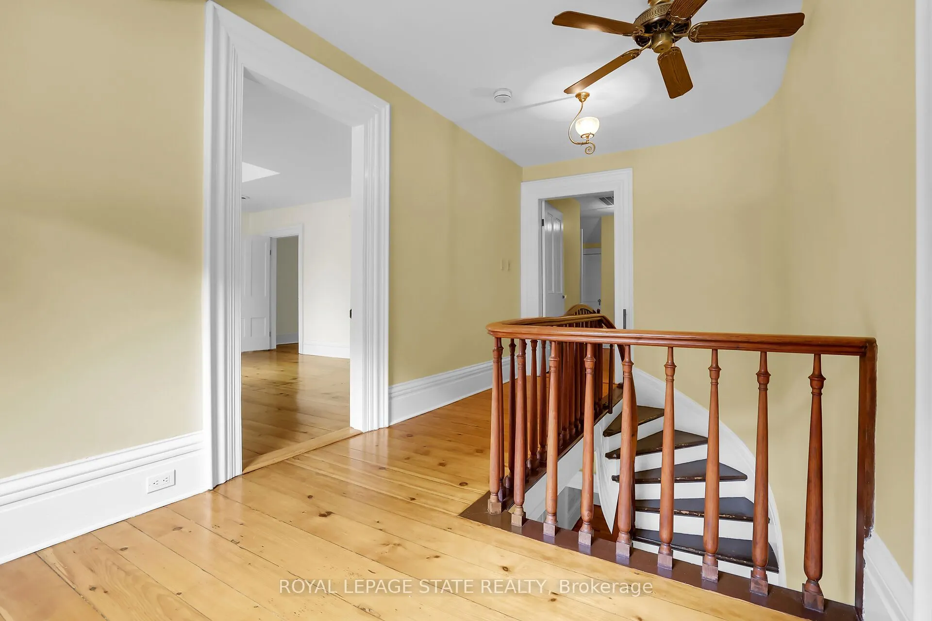 262 Main Street W