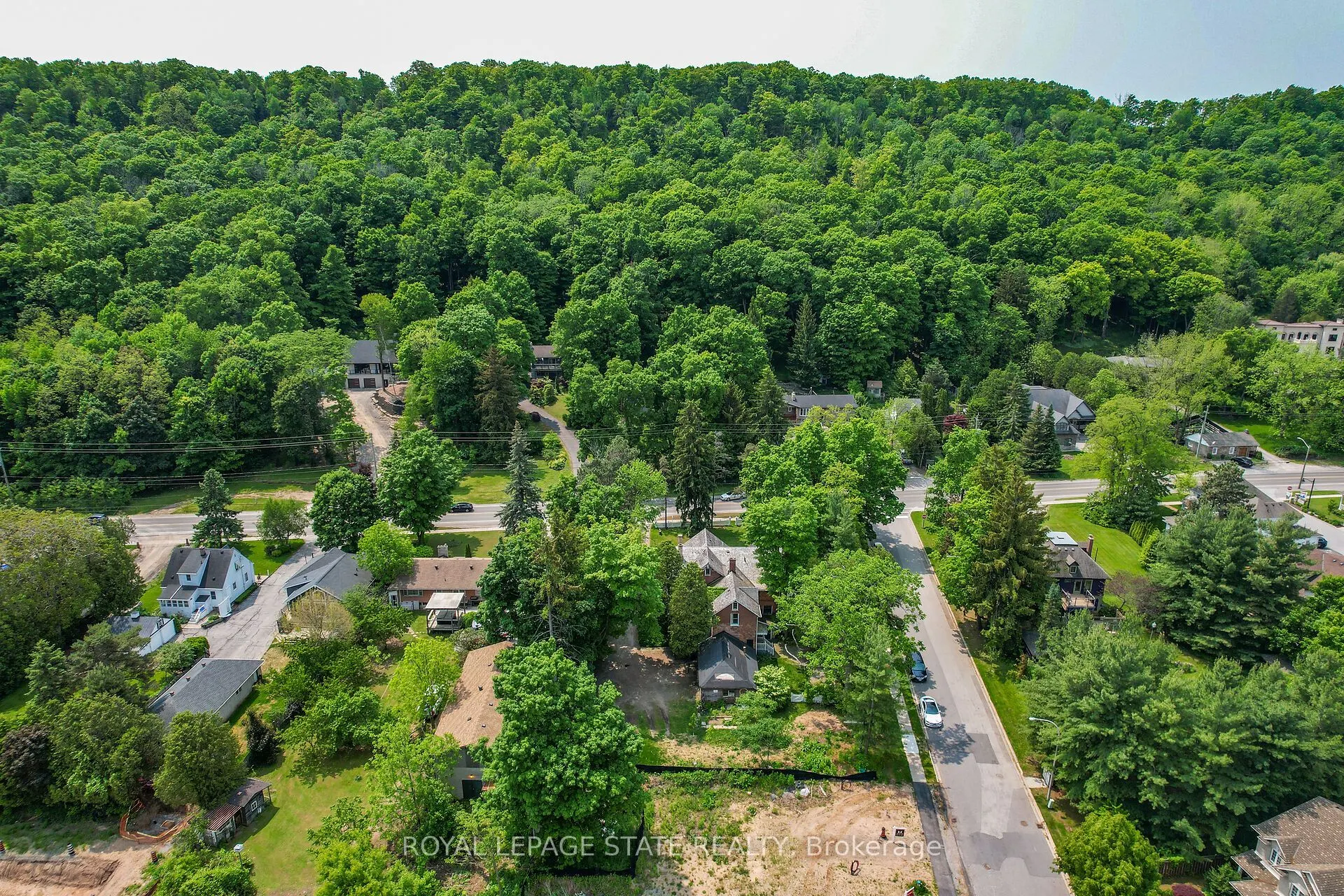 262 Main Street W