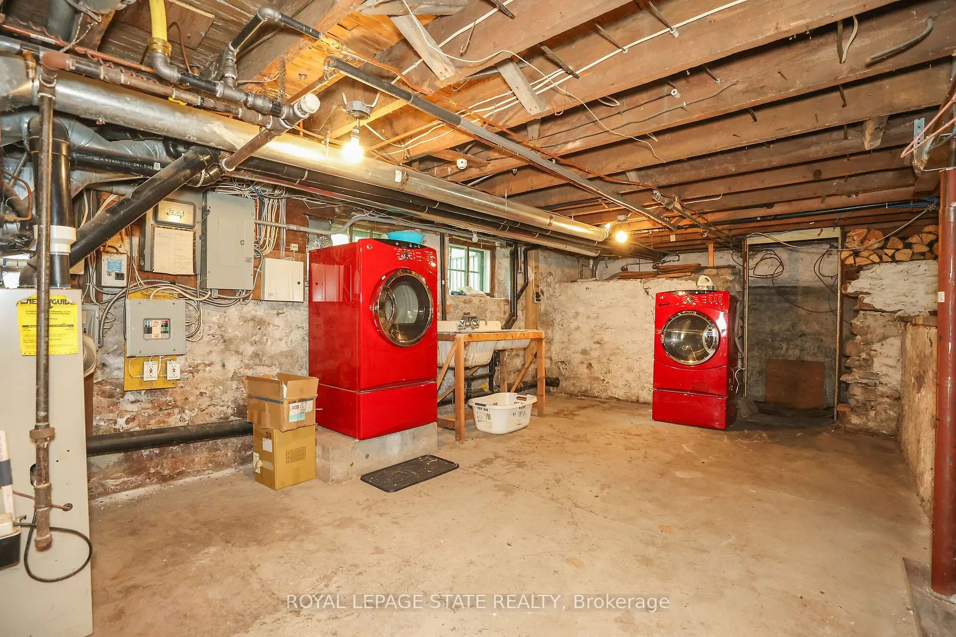 262 Main Street W