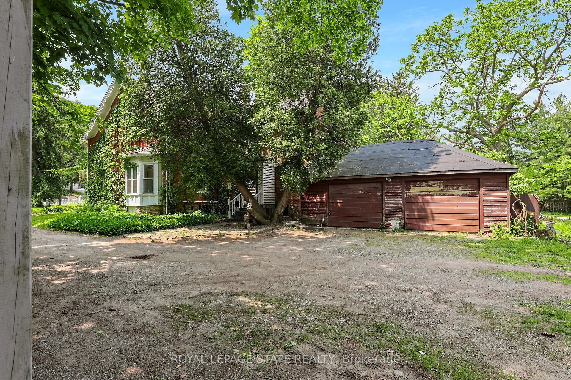 262 Main Street W