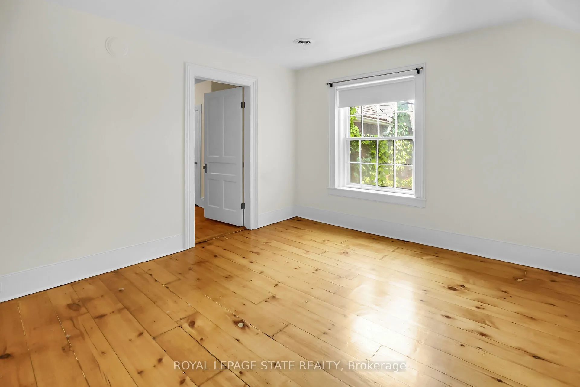 262 Main Street W
