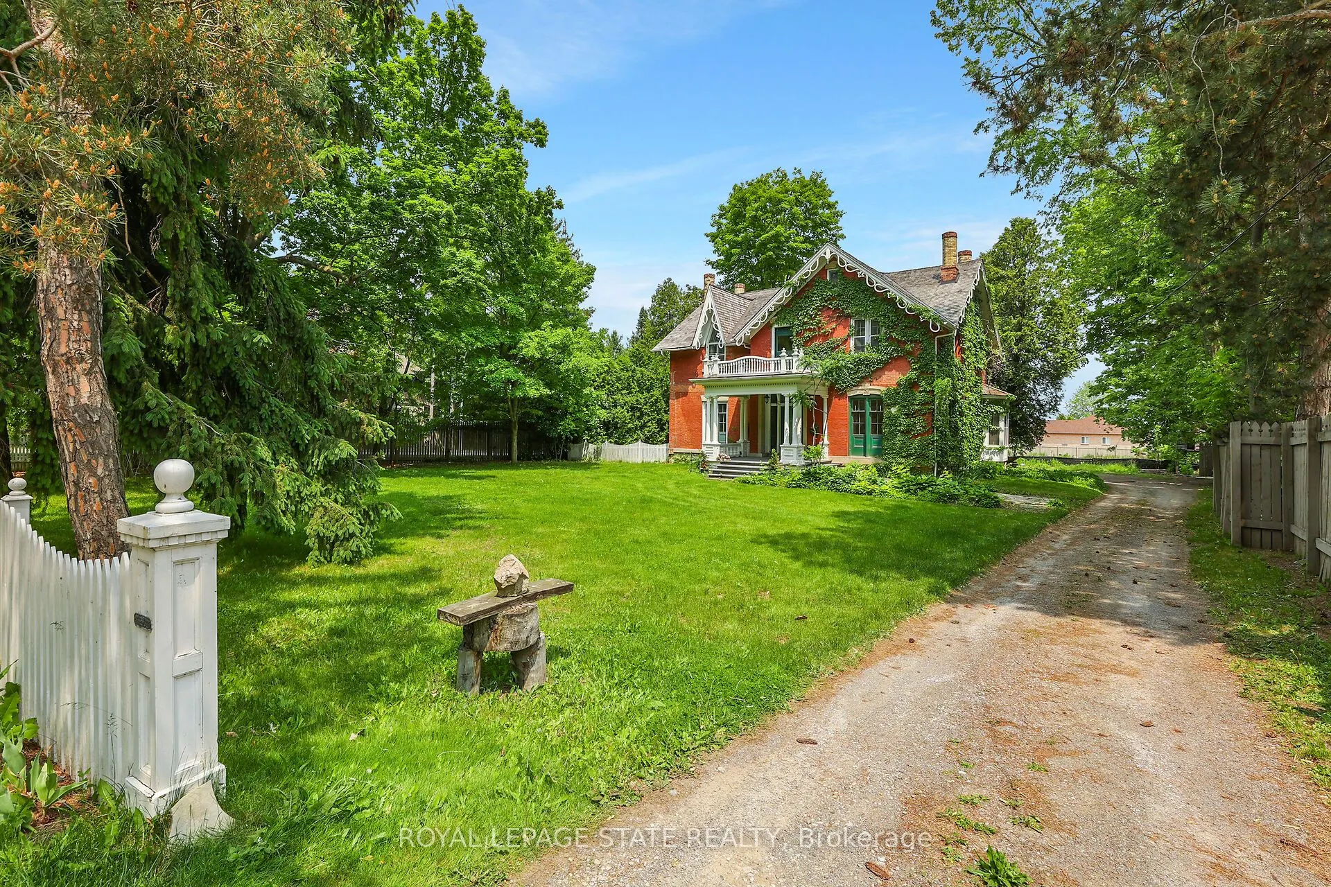 262 Main Street W