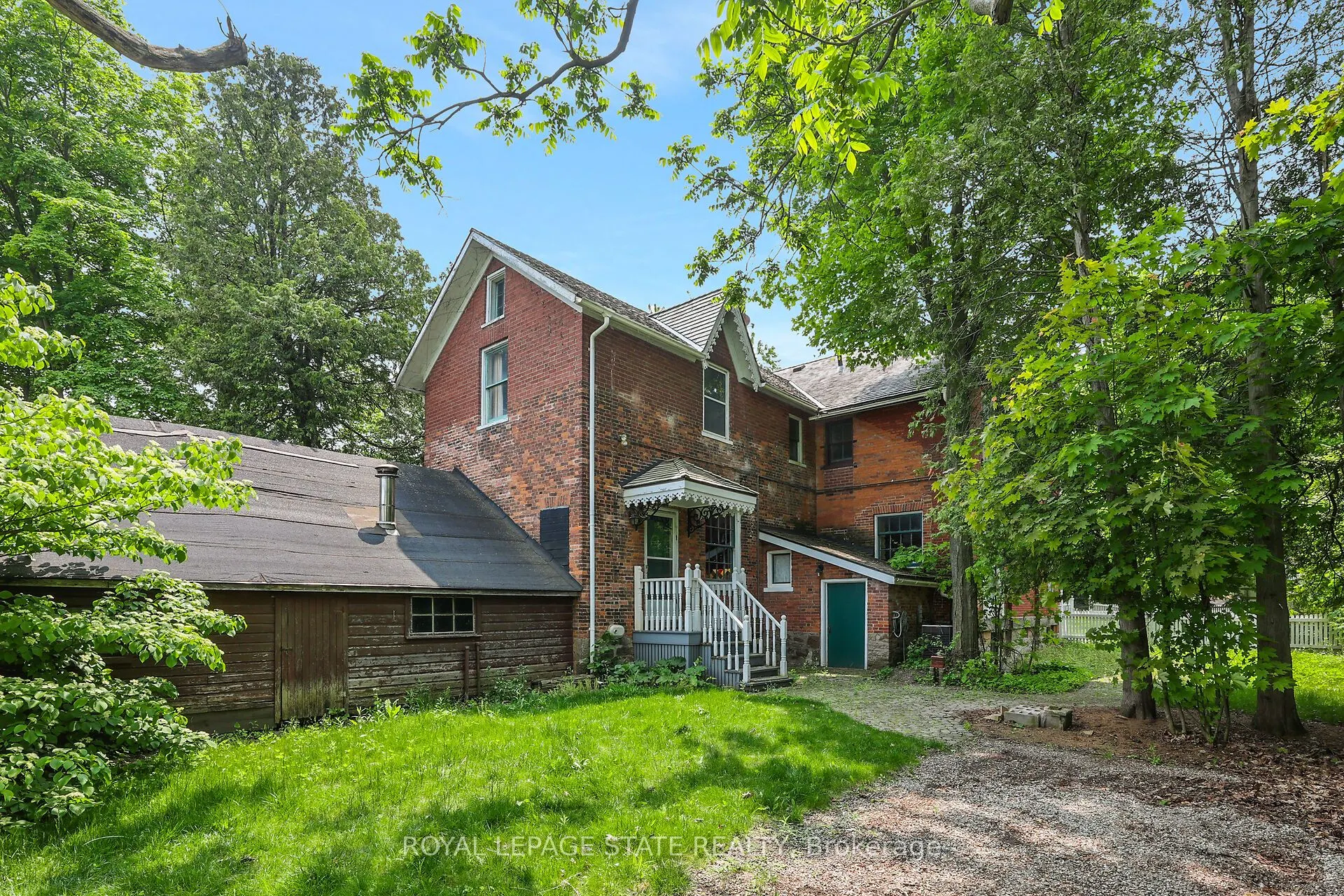 262 Main Street W