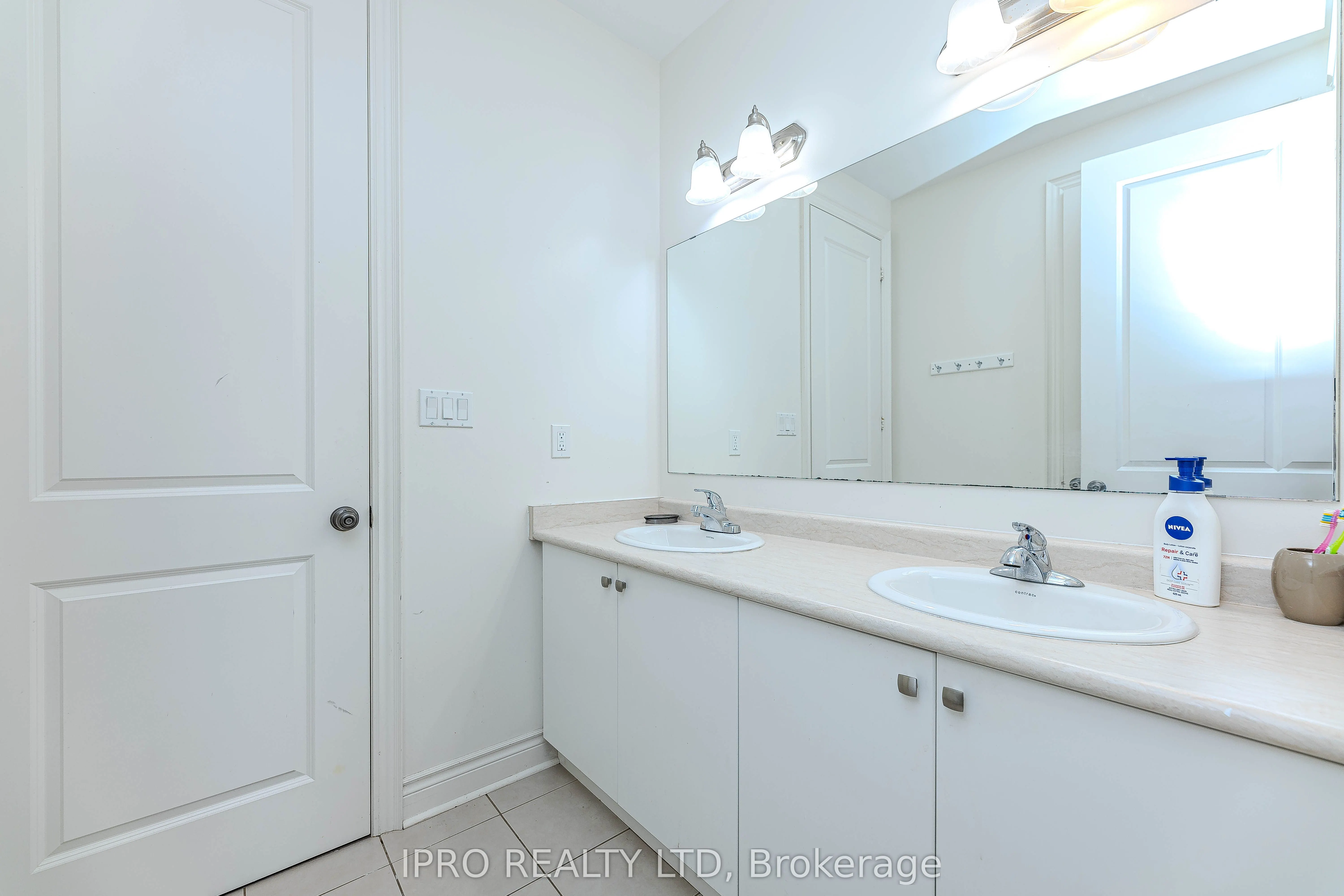 22 Stonegate Avenue