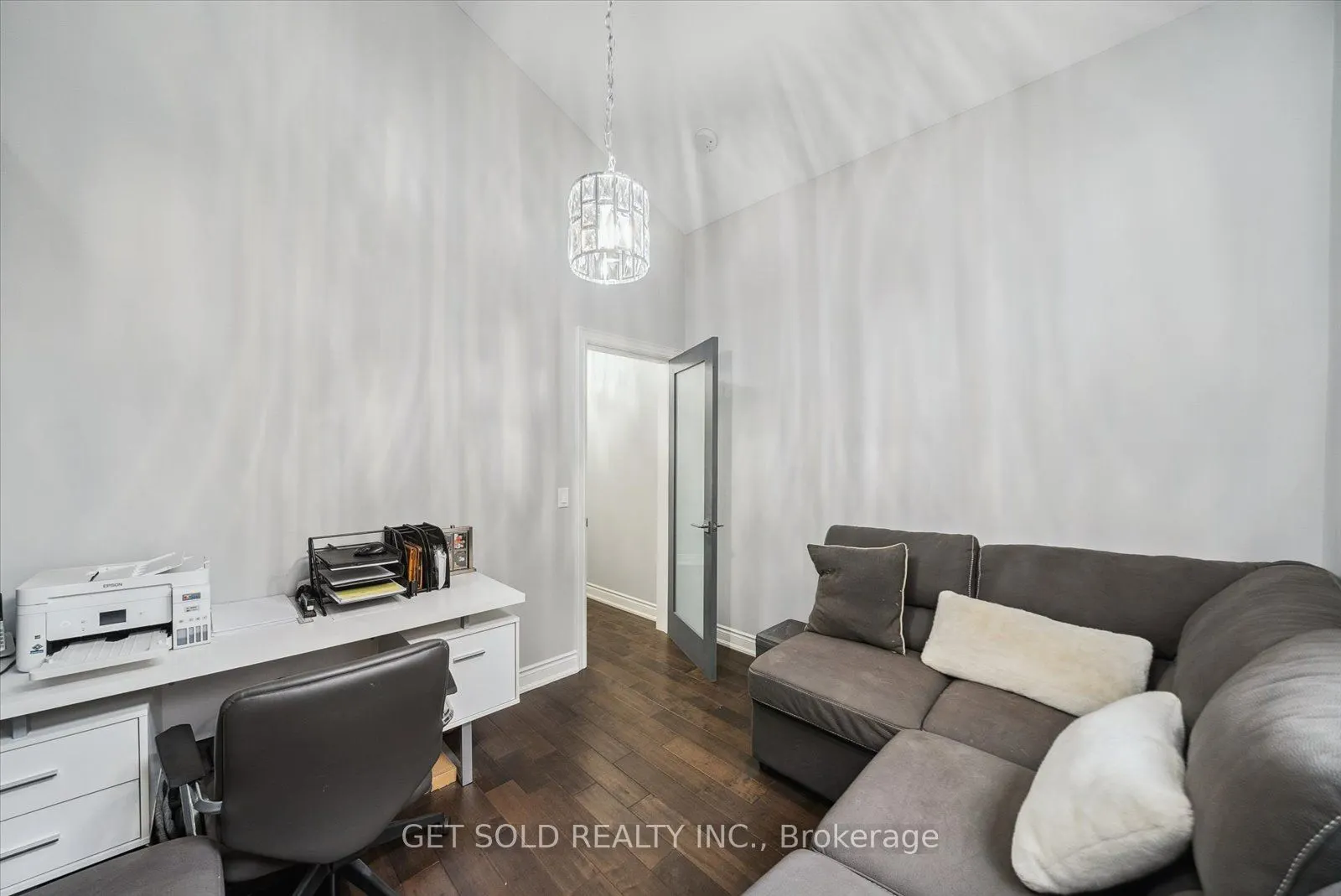 11 Fieldway Court