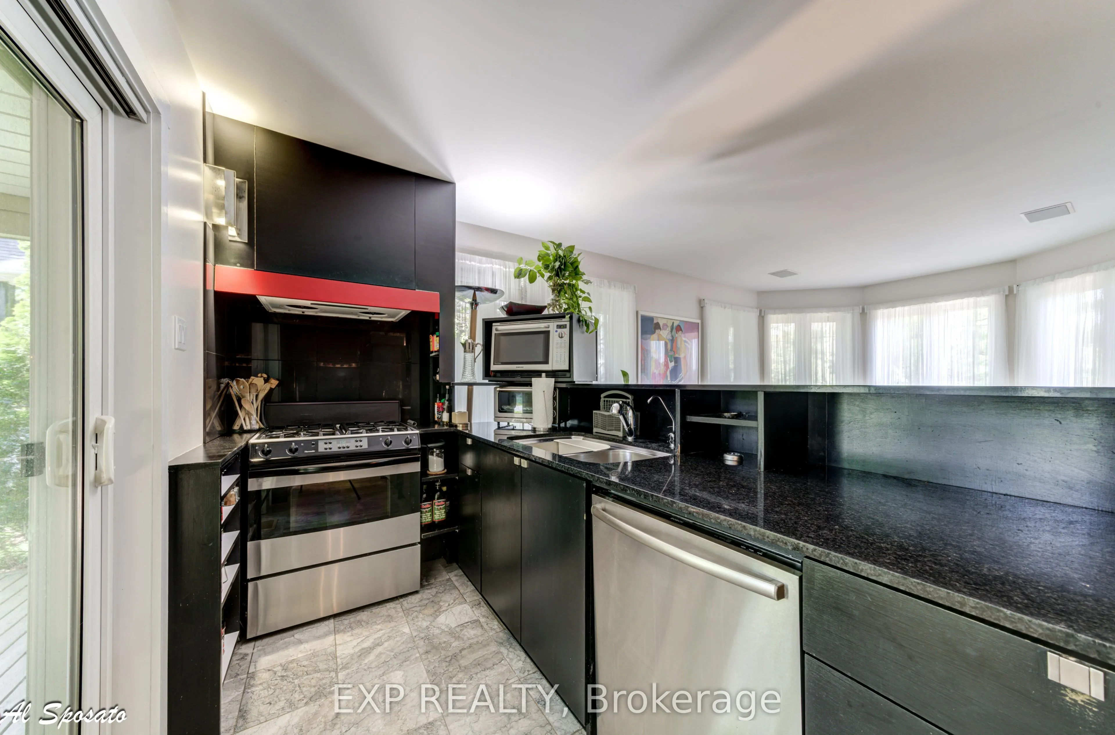 130 Louisa Street E