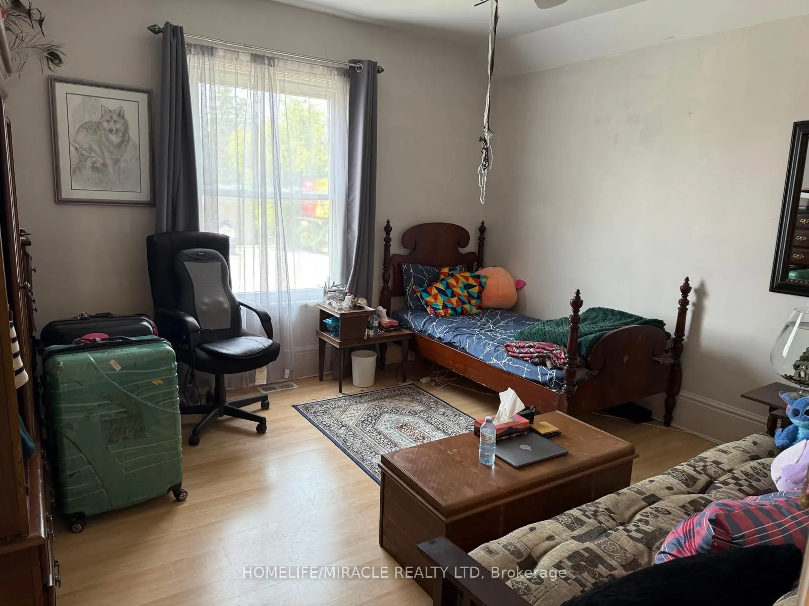 108 Lindsay Street S