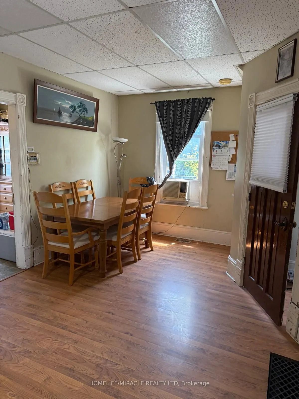 108 Lindsay Street S