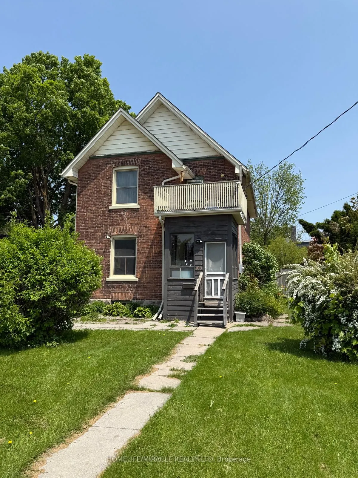 108 Lindsay Street S