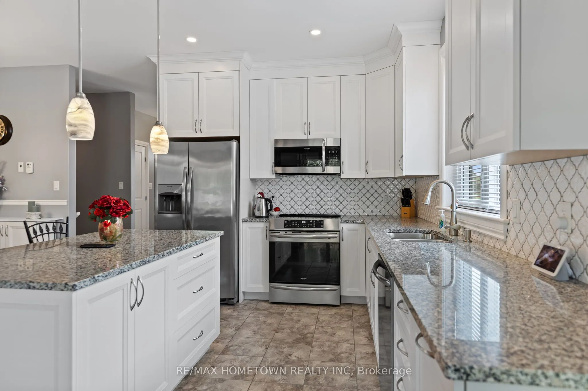 8 BILLINGS Avenue W