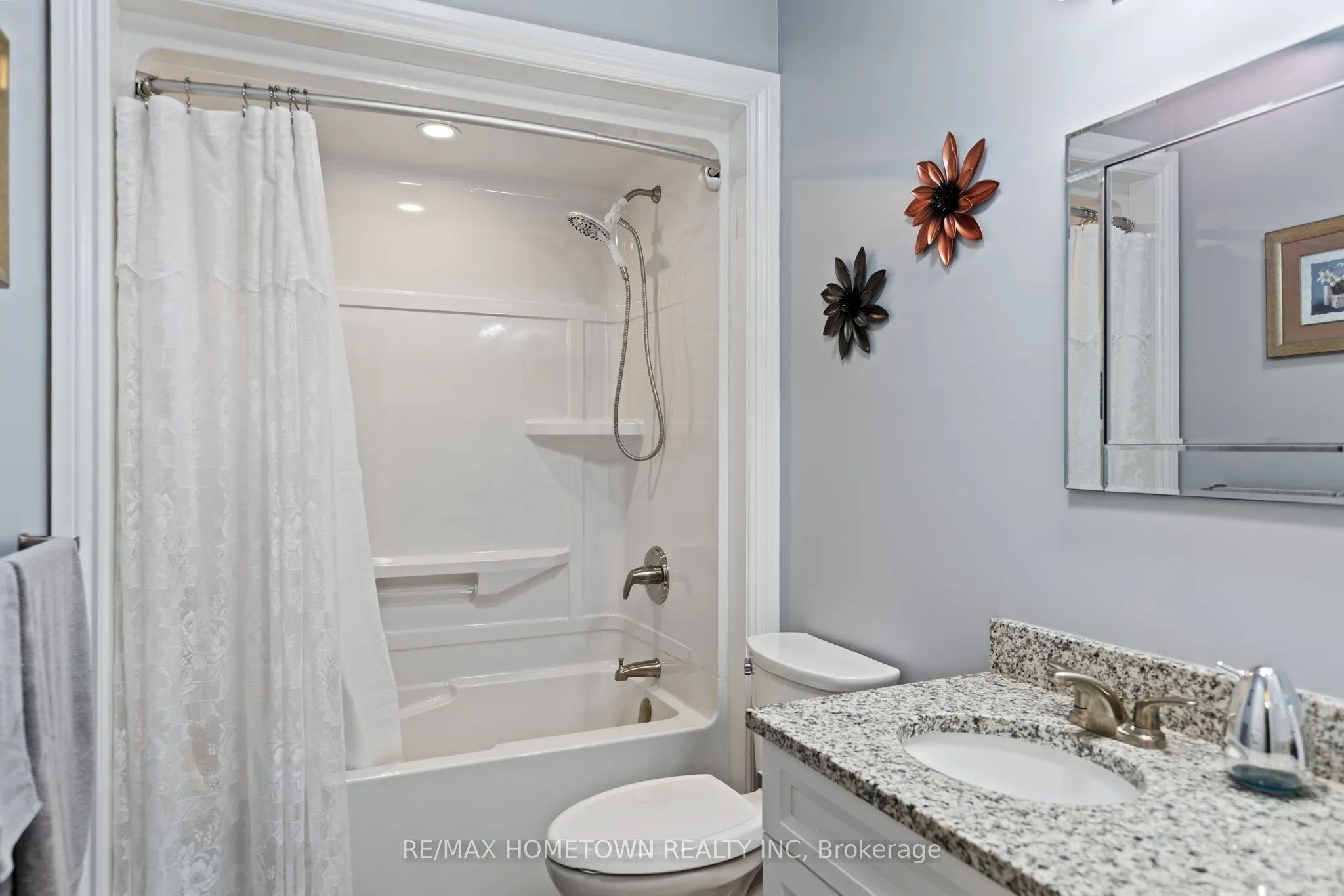 8 BILLINGS Avenue W