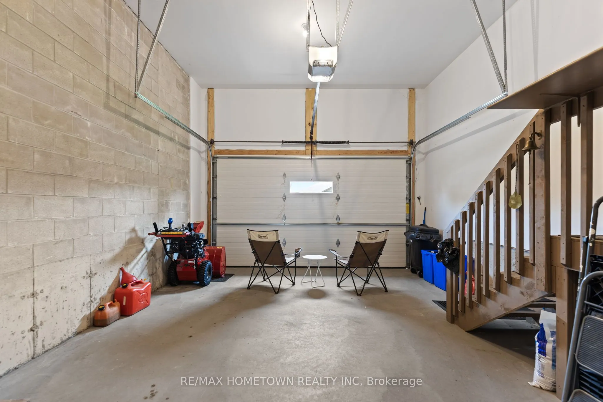 8 BILLINGS Avenue W